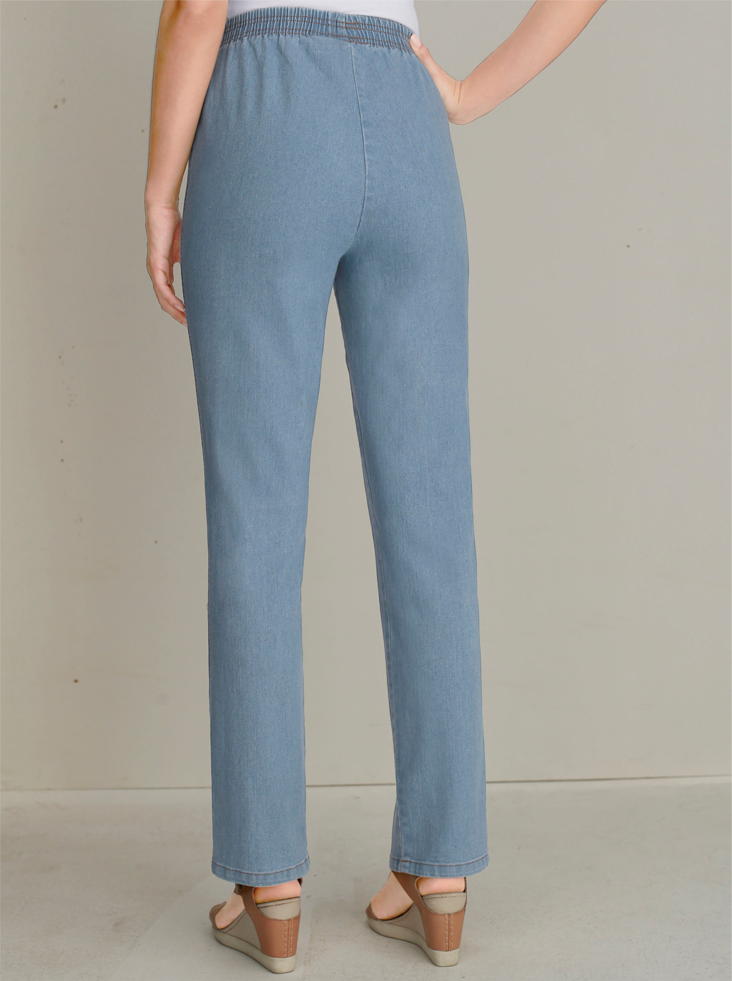 Stretch-Jeans in blue-bleached