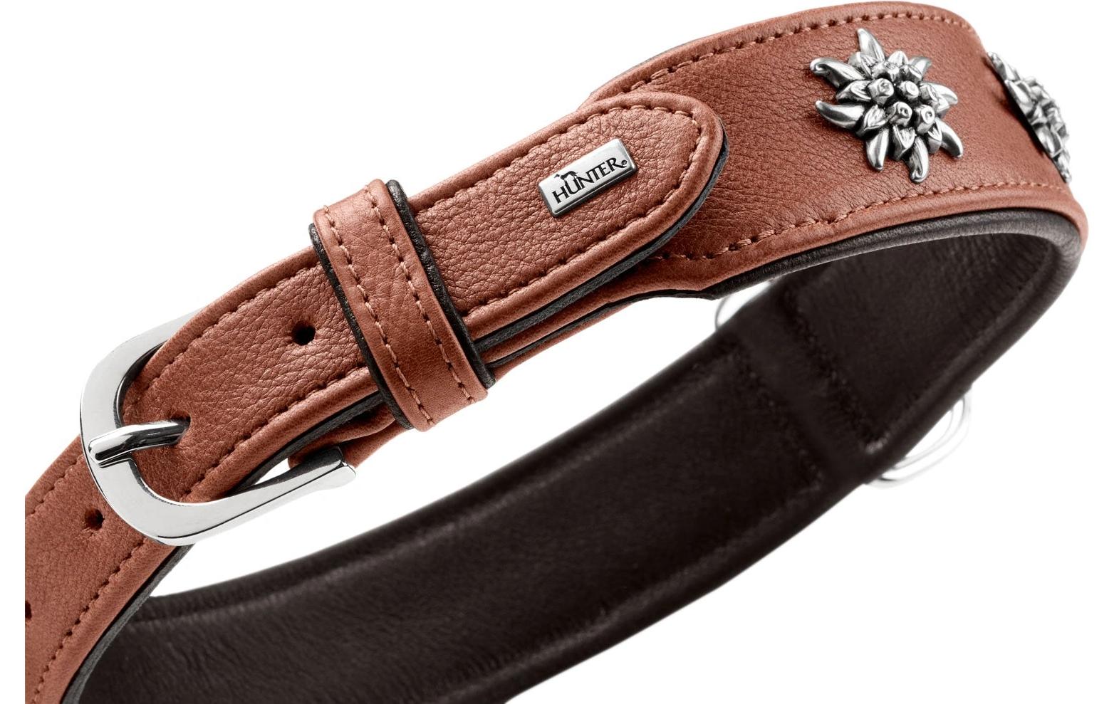 Halsband München 47/S-M, Rindsleder, Cognac/SchwarzKlassisches Halsband aus Rindsleder auffälligen Besätzen im Trachten-Look
