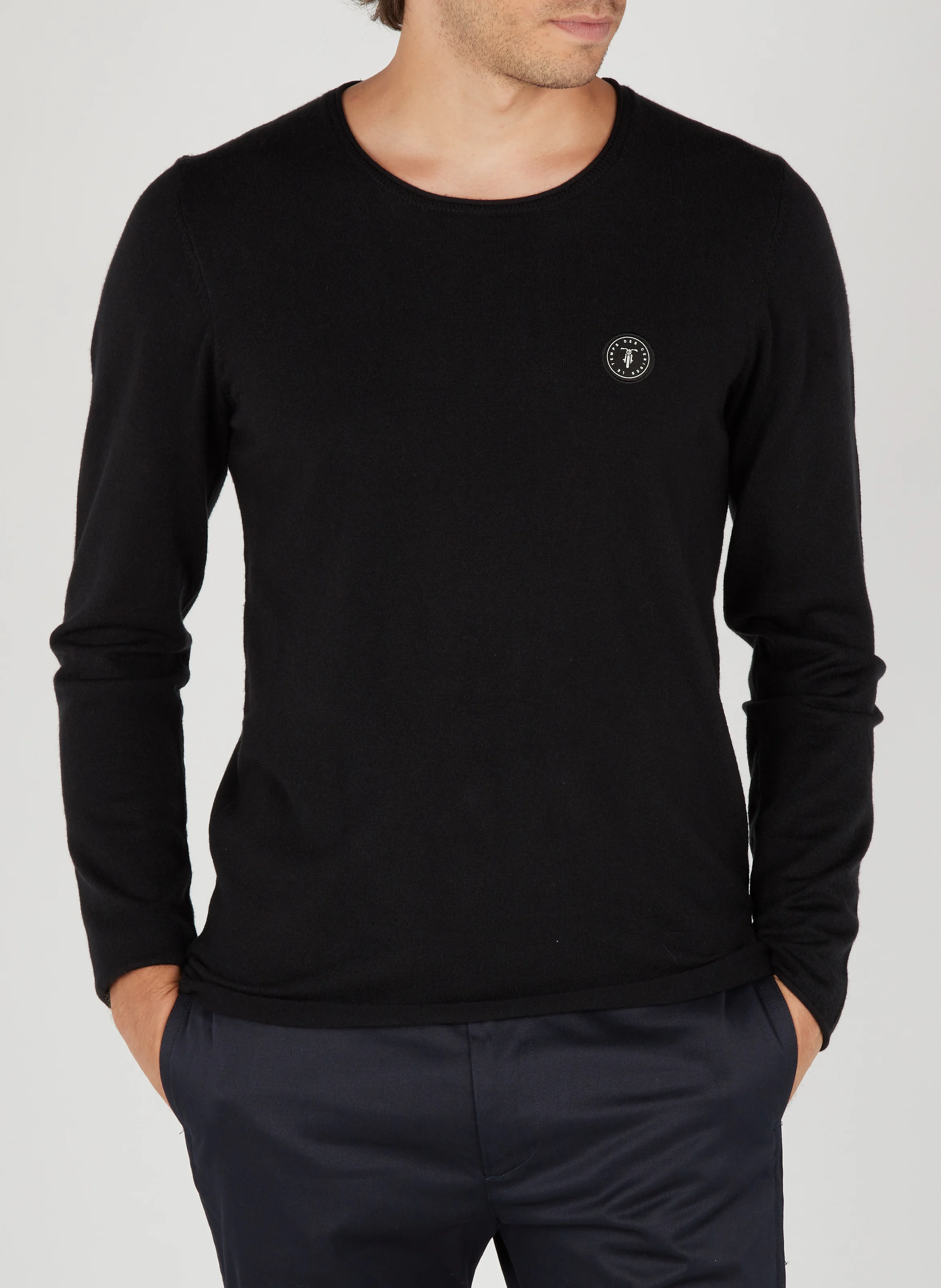 Pull col rond regular-fit en maille fine | Noir