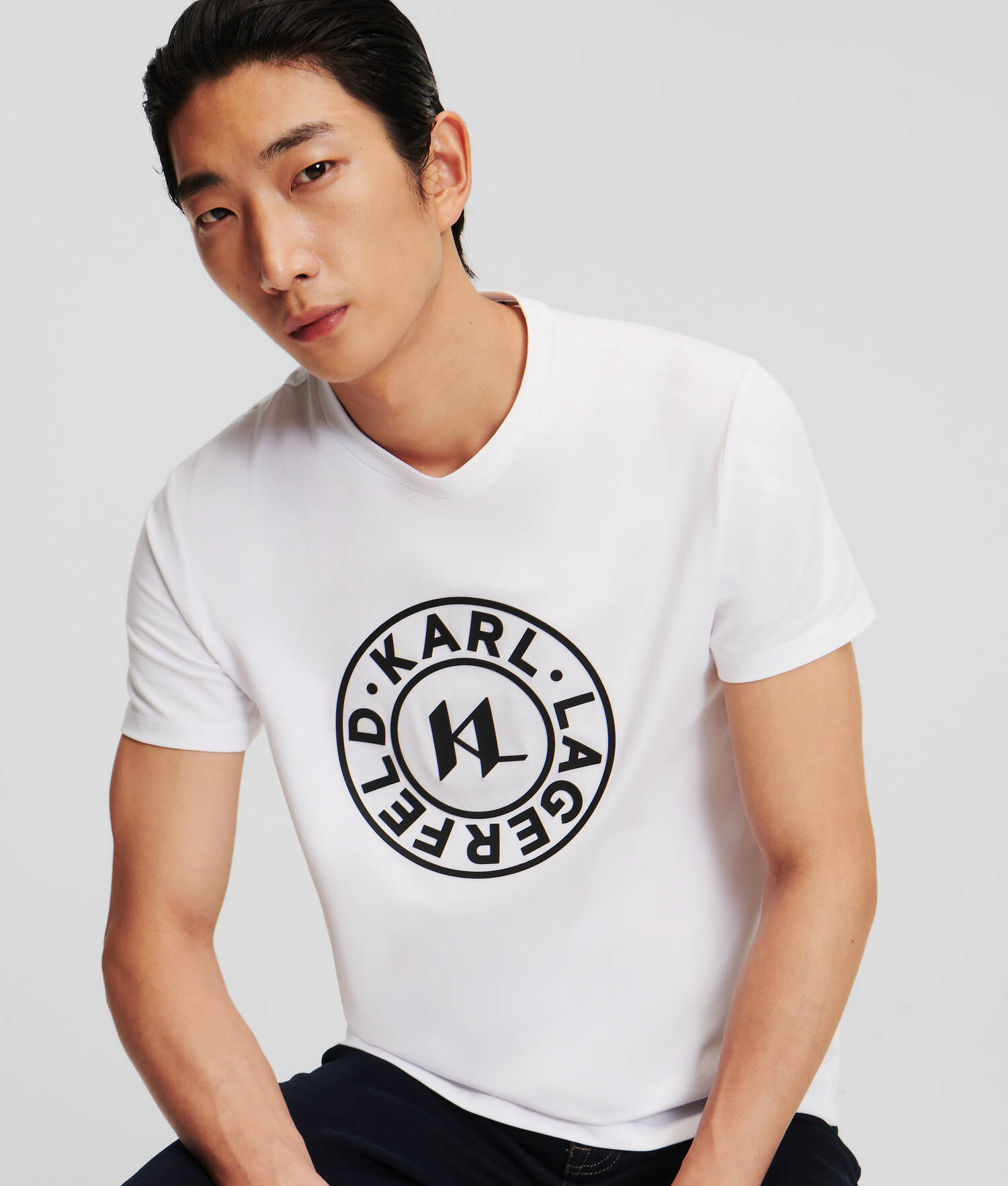 T-SHIRT AVEC LOGO ROND