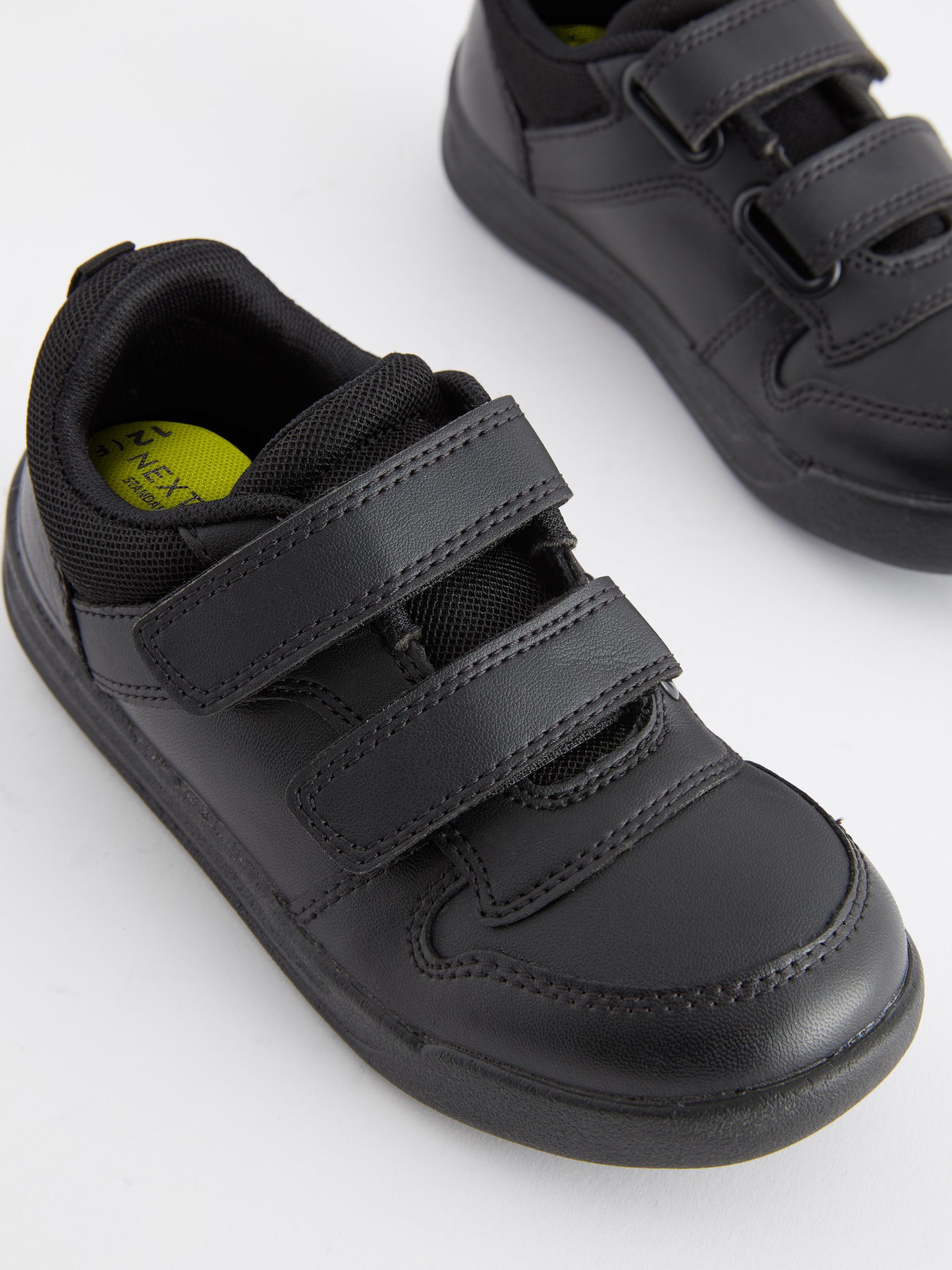 Zwart - Schoolsneakers met dubbele klittenbandsluiting