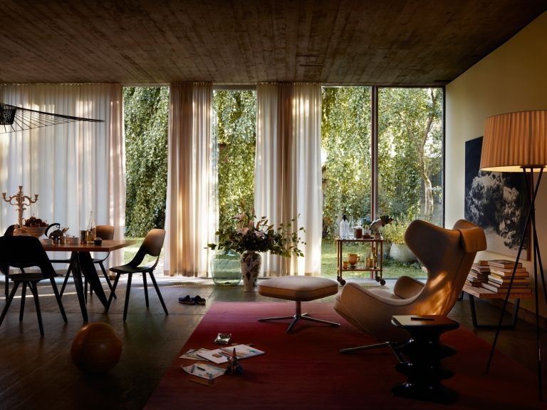 Vitra Grand Repos loungestoel met Ottoman, Cosy kiezelgrijs