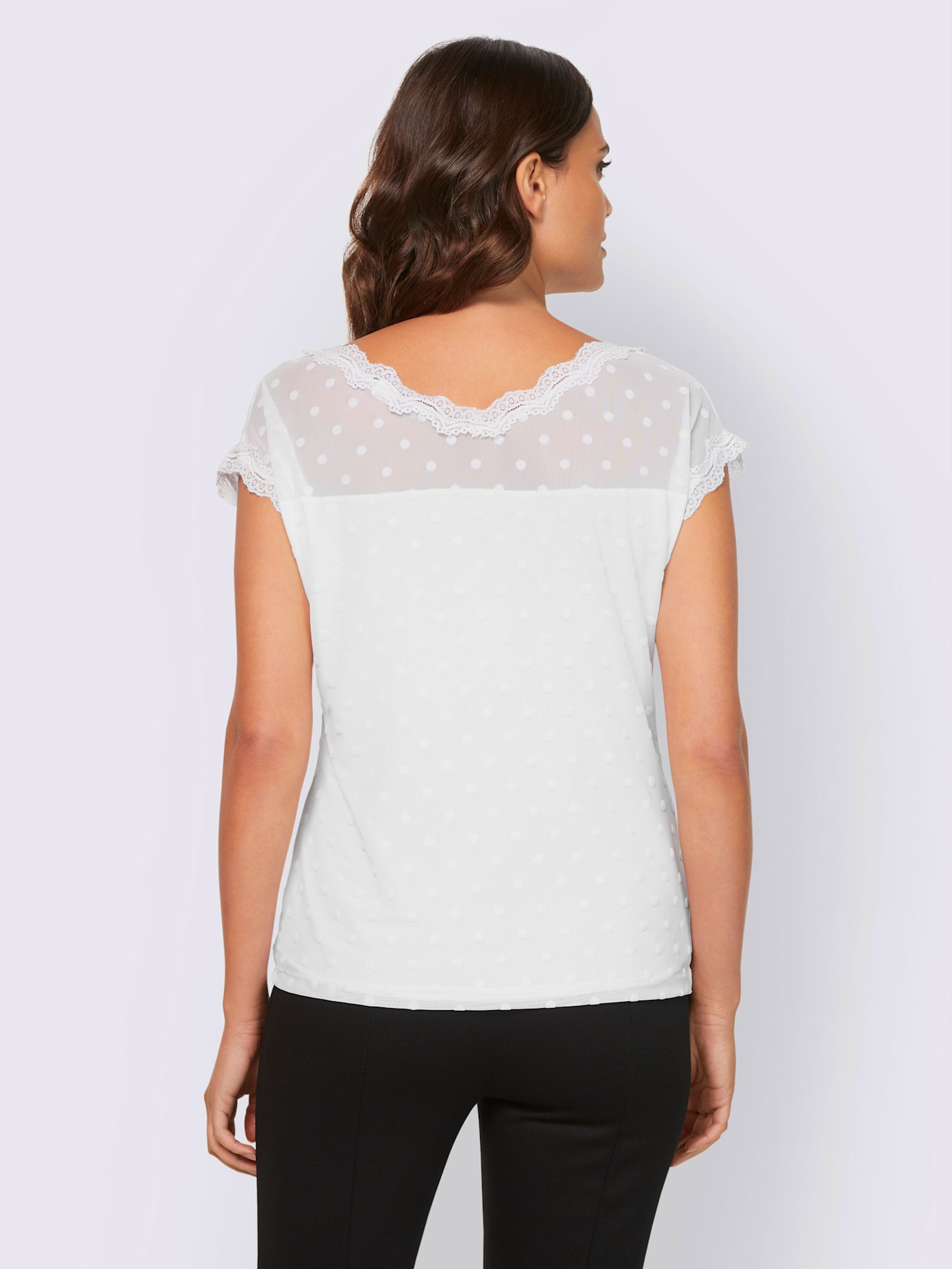 T-shirt bordure en dentelle au col v.