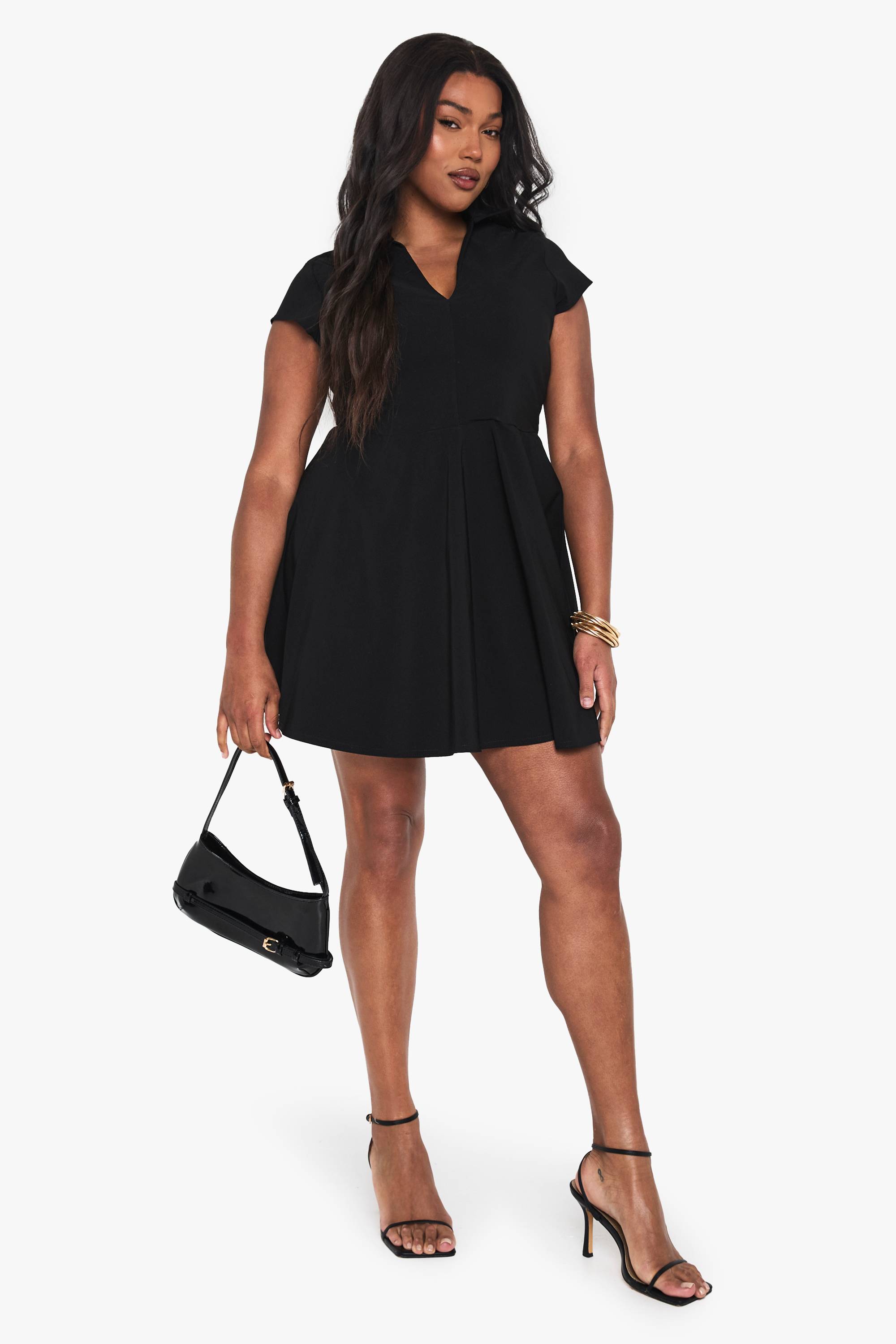 boohoo Robe Mini Skater Ajustée à Col Montant