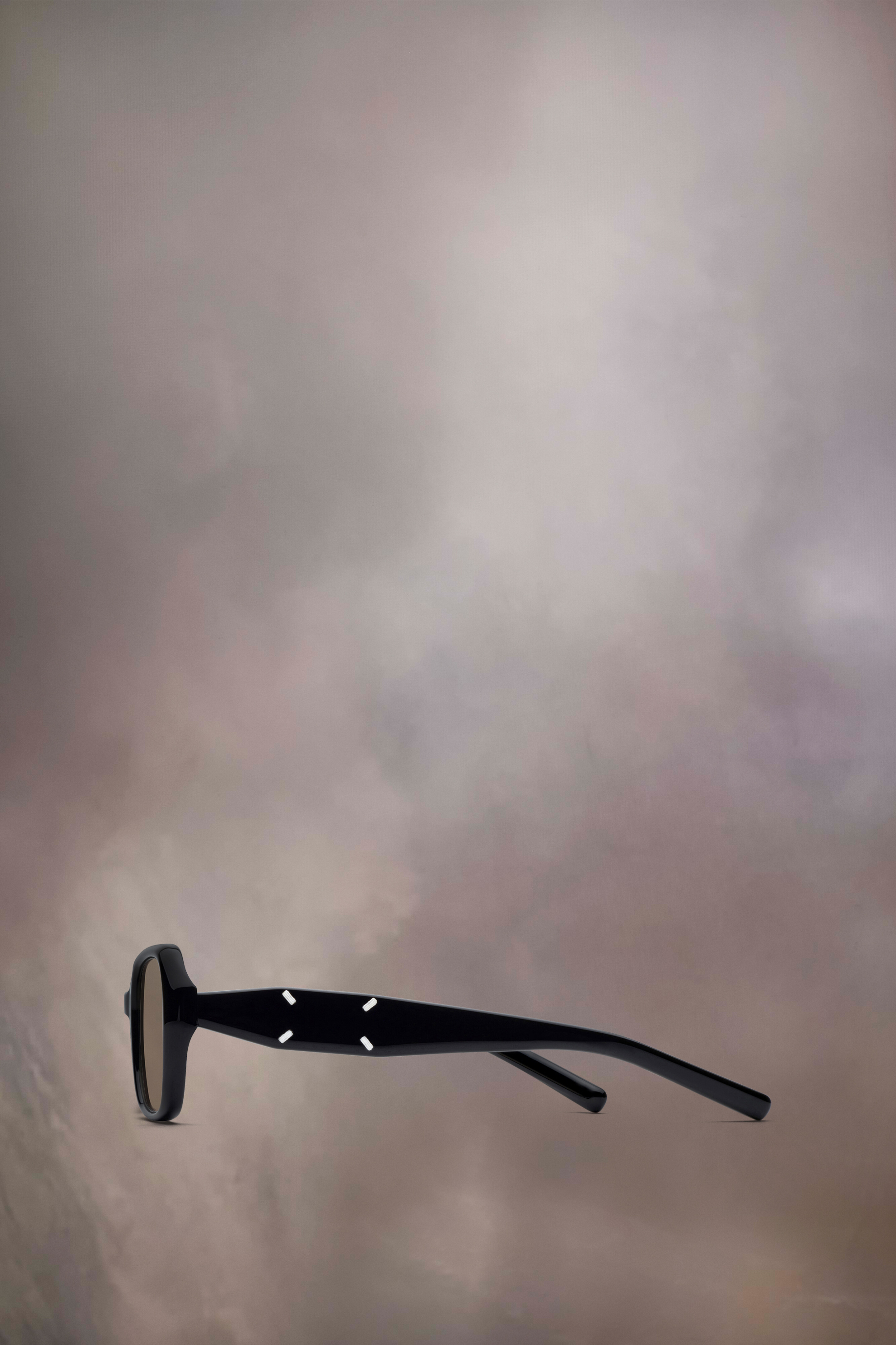 Lunettes de soleil futuristes noires x Gentle Monster​