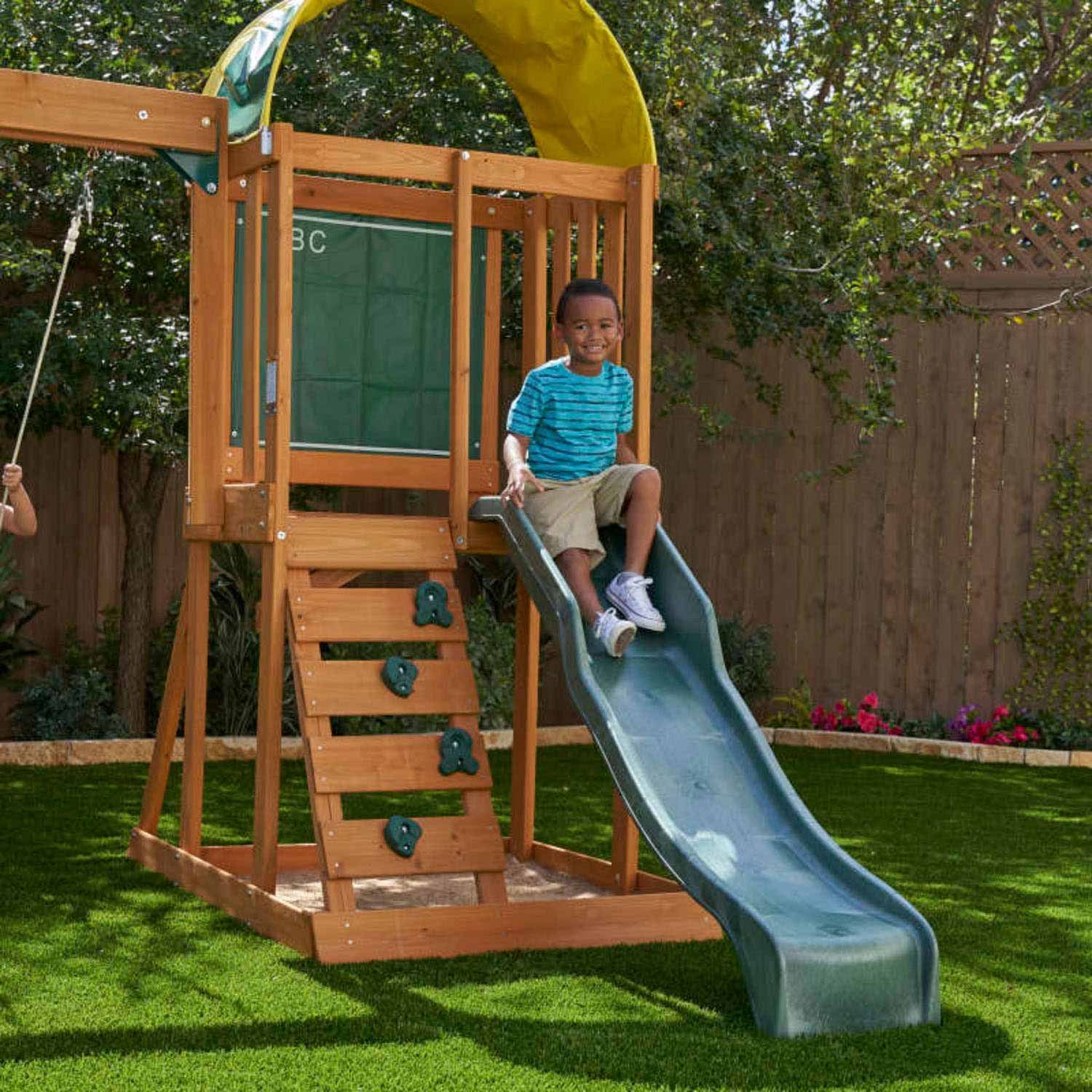 KidKraft Houten Speelhuis met Glijbaan en Schommels