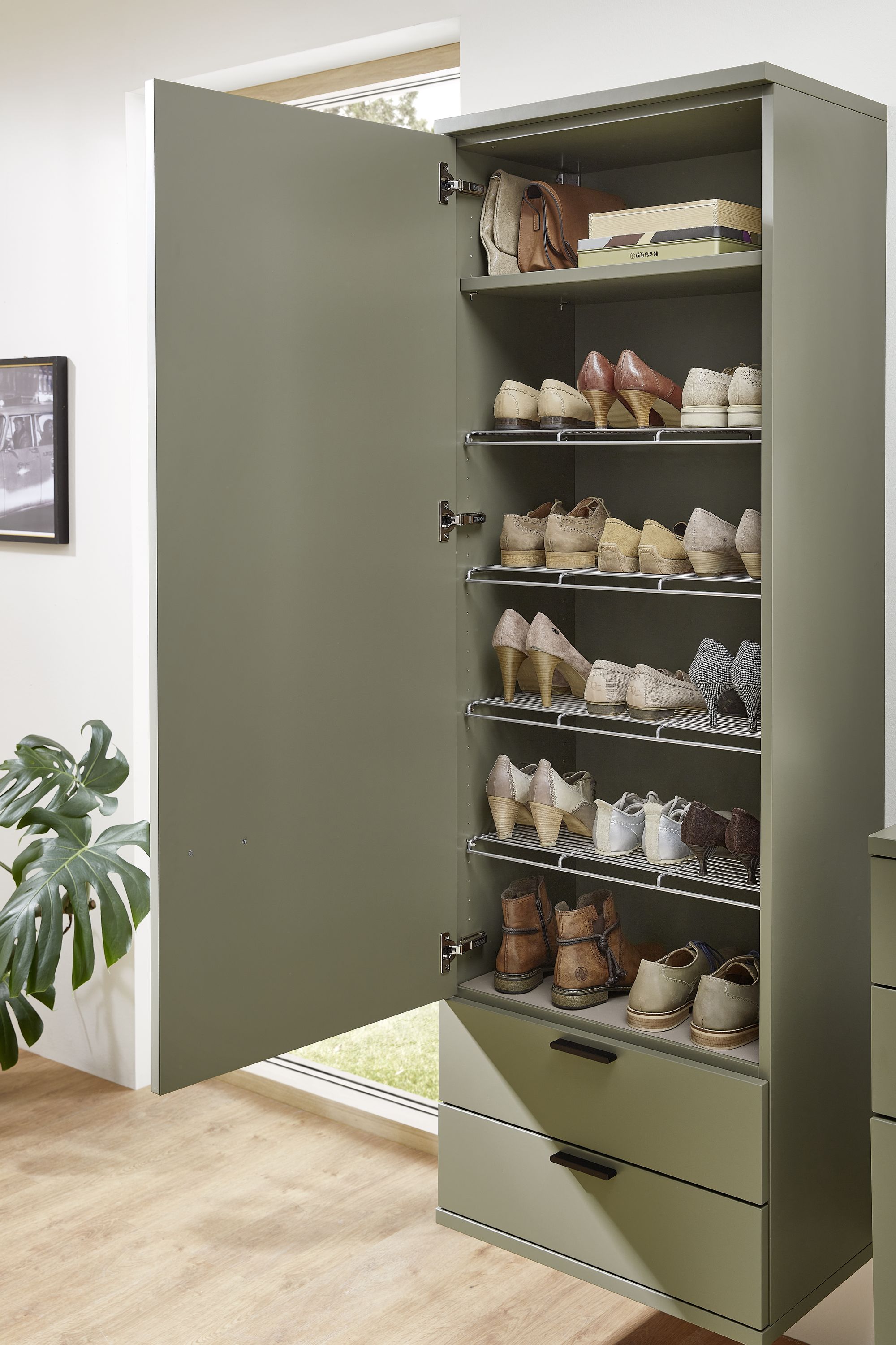 Garderobe MONDO ARTIST