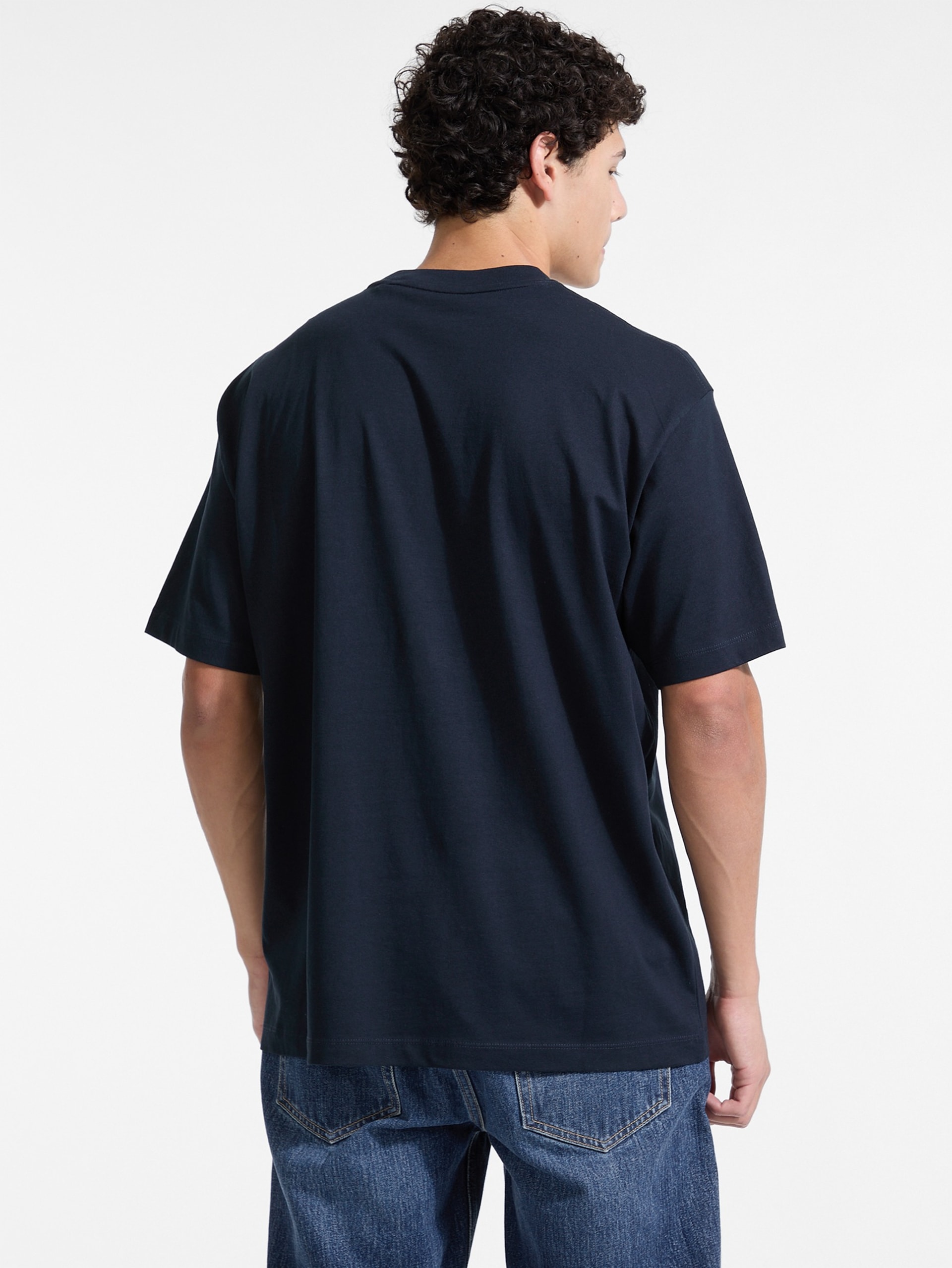 Camiseta oversized com logo bordado