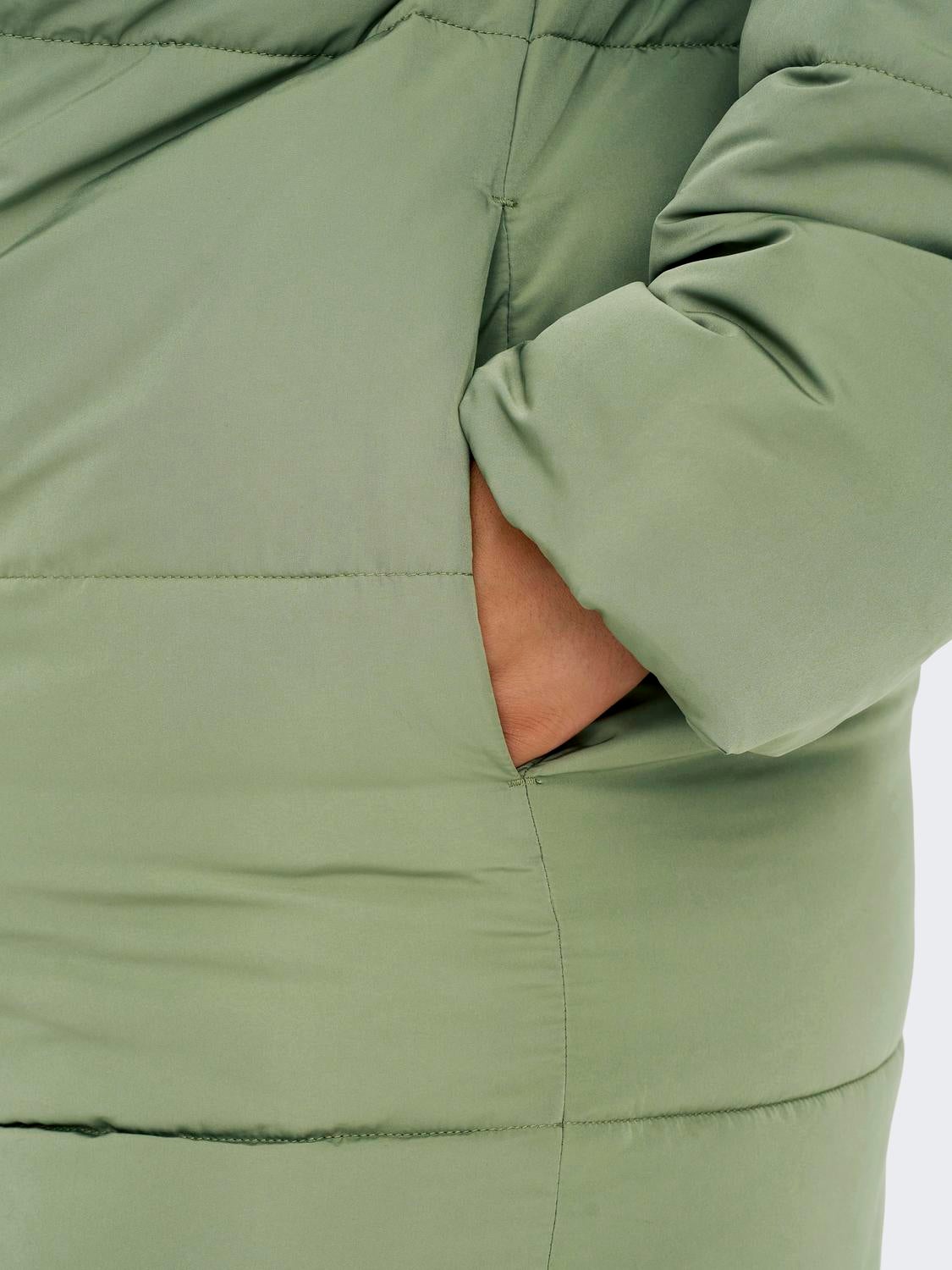 CARABBIE Steppmantel Oil Green