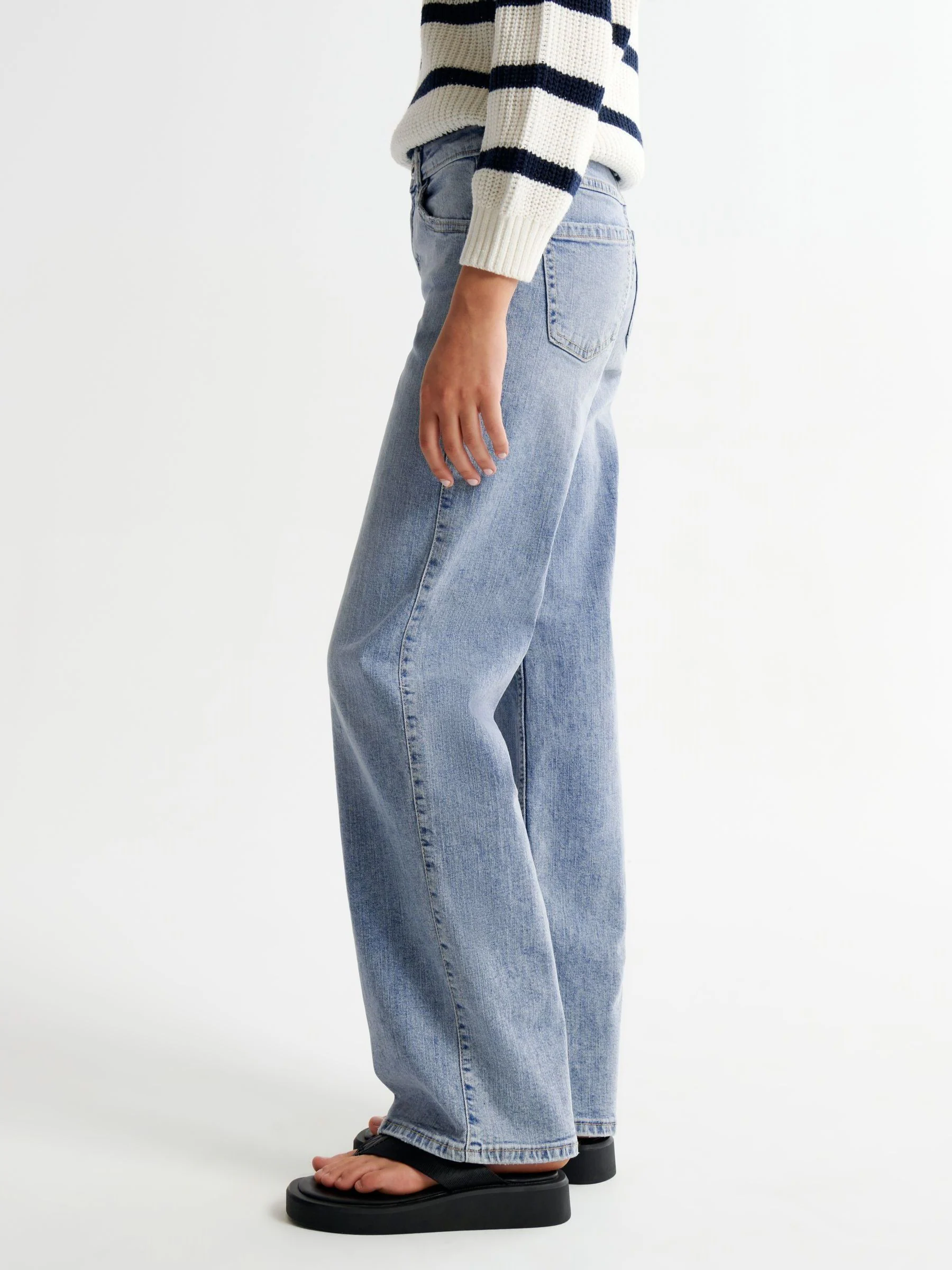 Abercrombie & Fitch High Rise Wide Leg Jeans