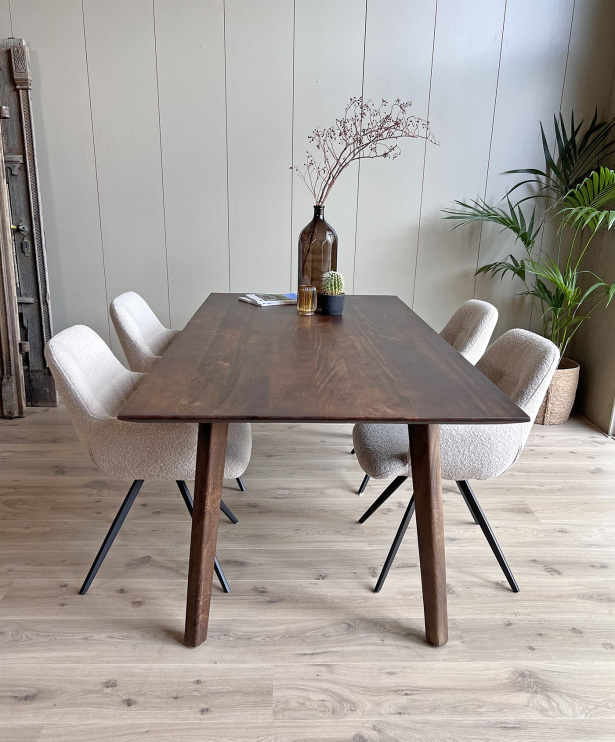 Eetkamertafel Mango walnoot met houten poot 200x100cm