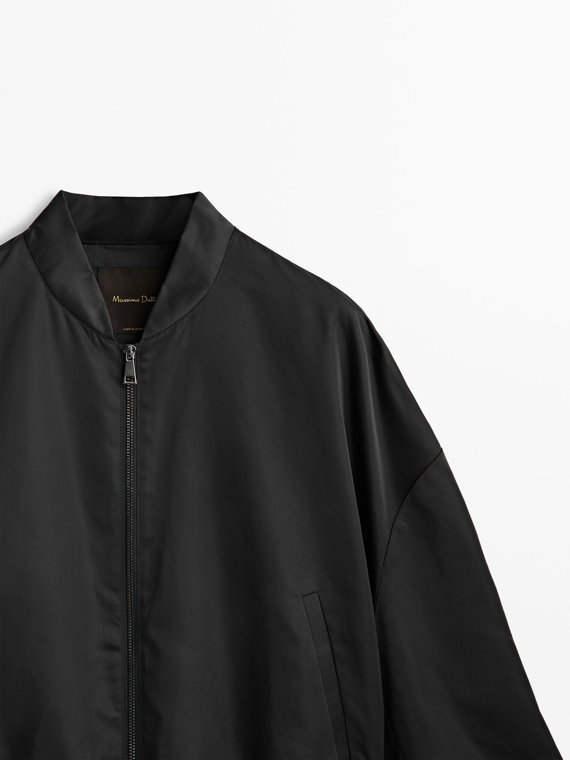 Jaqueta Bomber com Mangas Volumosas - PRETA