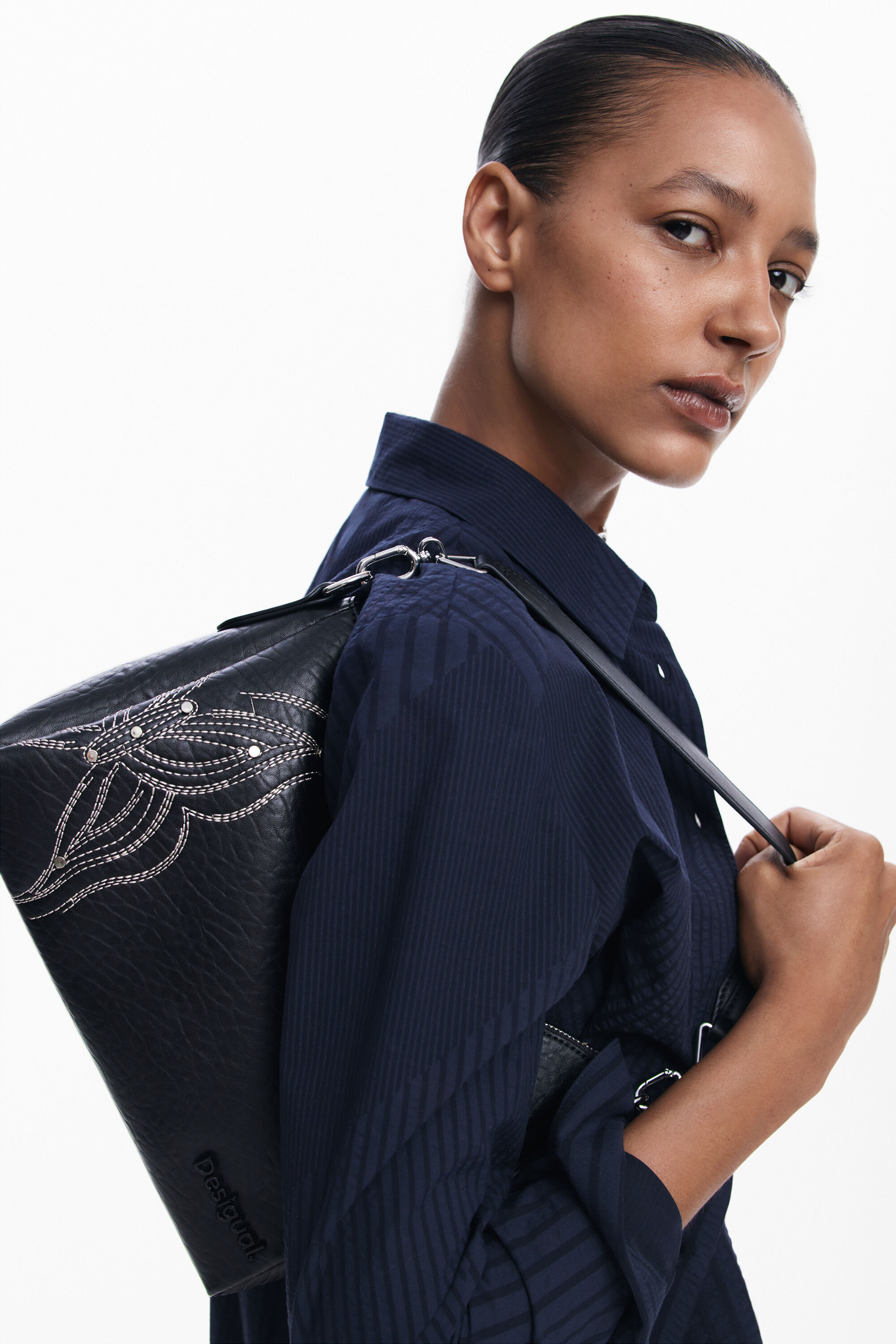 Bolsa tamanho M com gravação de borboleta