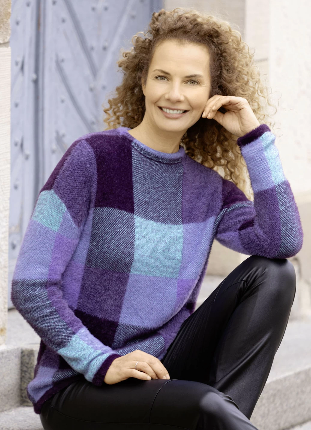 Pullover aus haarigem Effektgarn