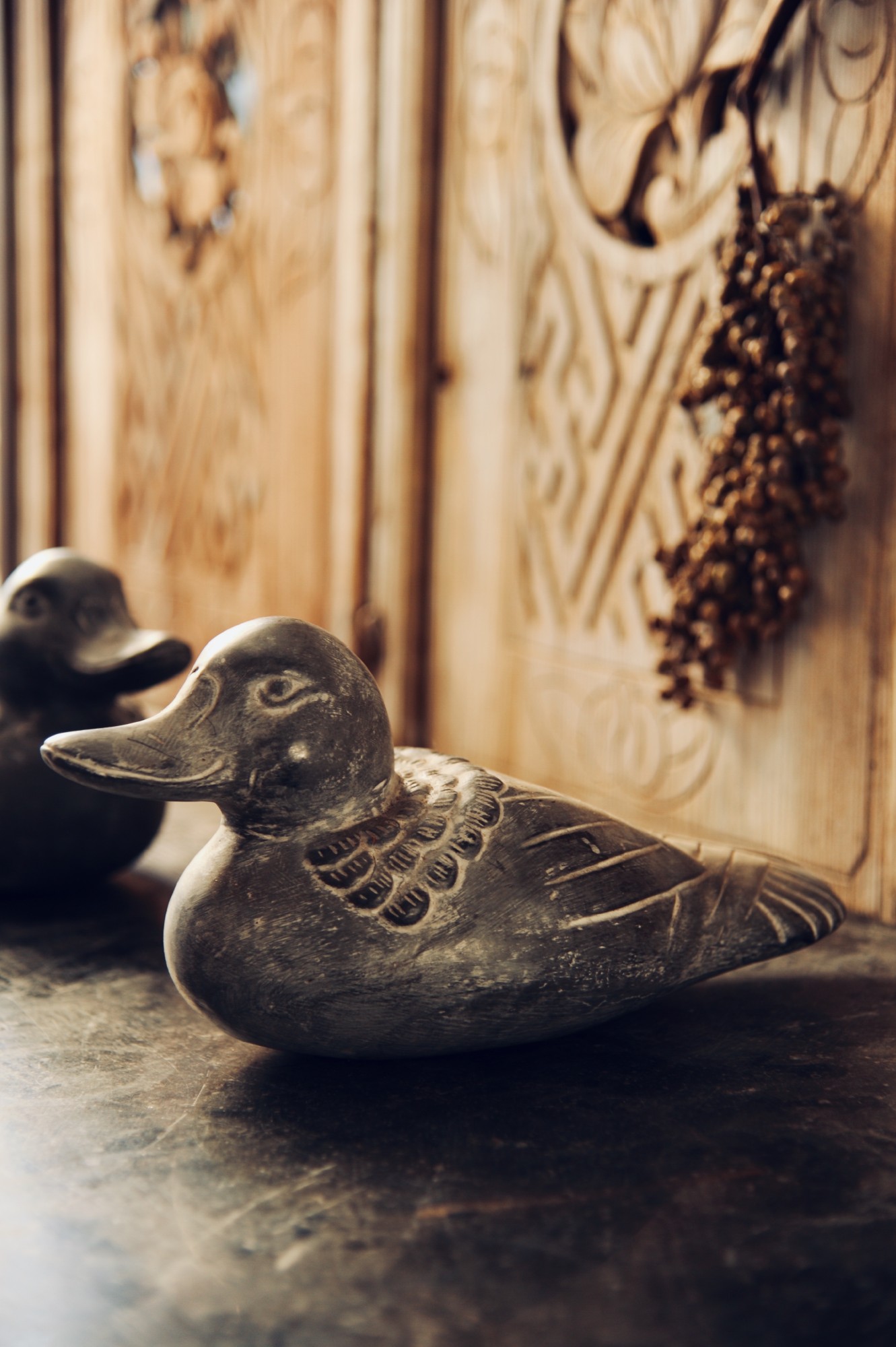 Terrakotta-Figur 'Ente', grau, B 34 cm, T 15 cm, H 14 cm von fischer's lagerhaus