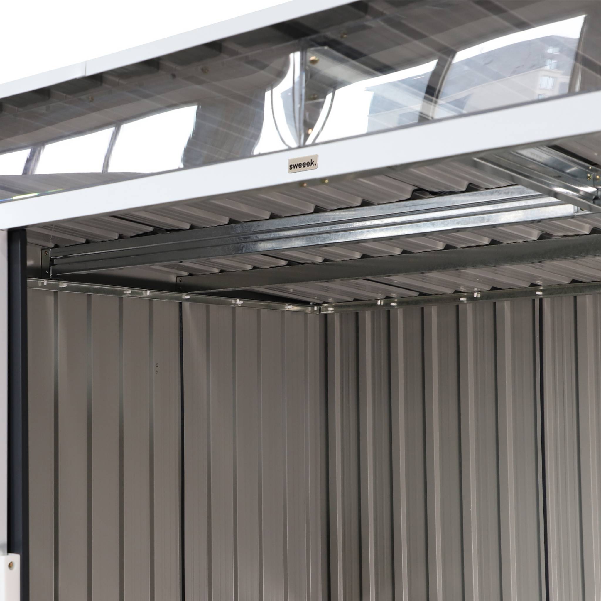 Abri de jardin en métal couleur anthracite 4.85m2 avec puits de lumière - audomarois-