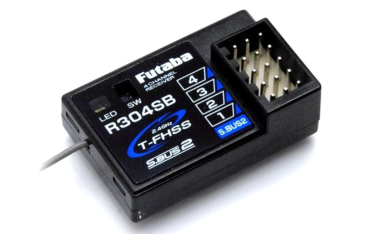 Fernsteuerung T4PM Plus, 2.4 GHz T-FHSS, Inkl. R304SBS<br>4-Kanal Sender für RC Autos inklusive R304SBS Empfänger