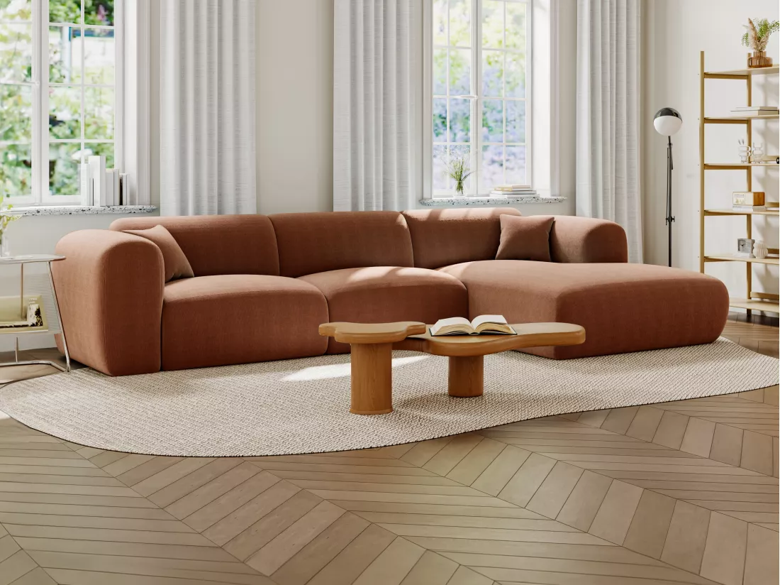 Grand canapé d'angle droit en tissu texturé terracotta POGNI de Maison Céphy