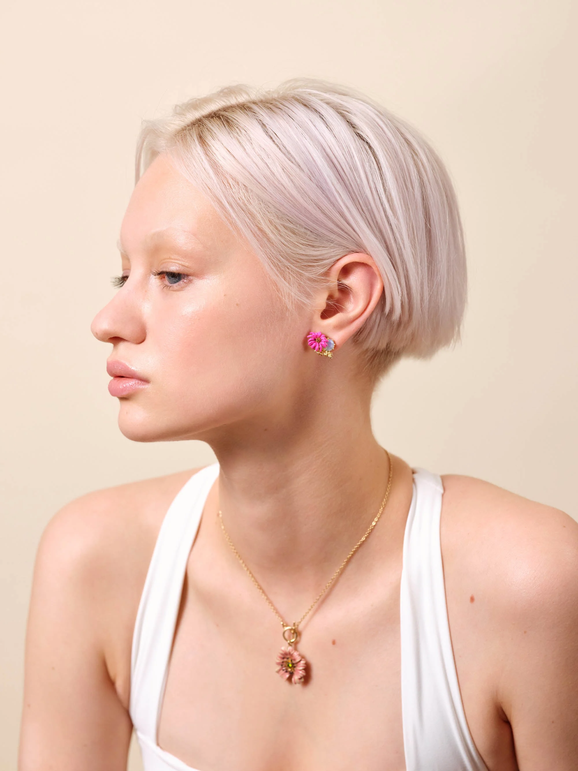 Boucles d'oreilles tiges fleurs imaginaires et cristal | Multicolore