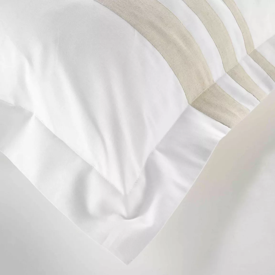 Housse de couette et deux taies coton (240 x 220 cm) Margaux Blanche