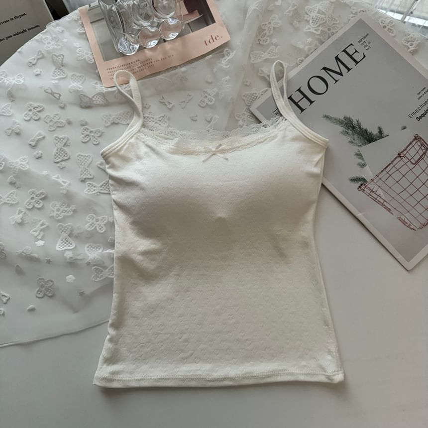 Alfie - Gewatteerde camisole top met kanten strikaccent