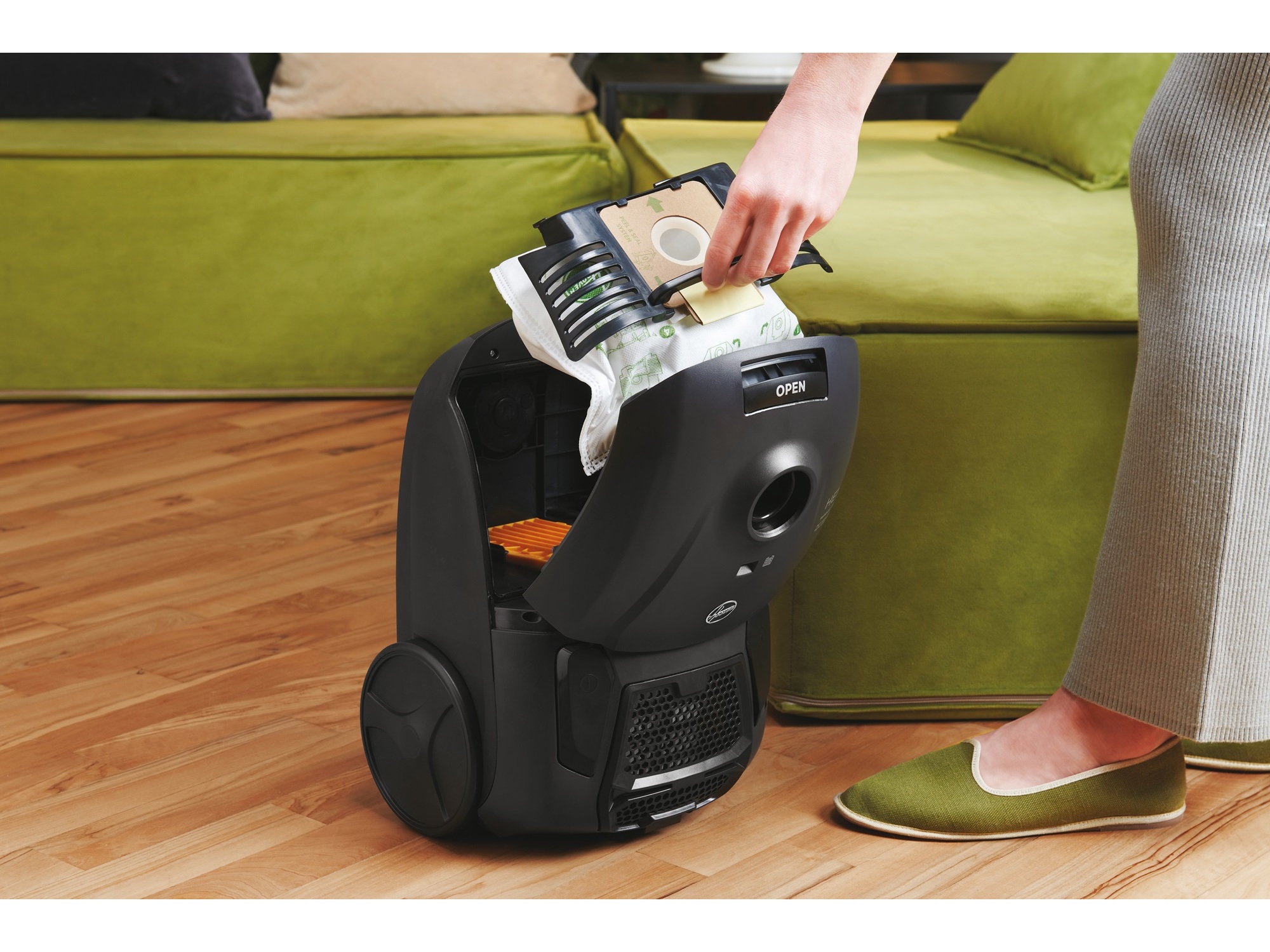 ASPIRADOR COM SACO HOOVER HE120PET 011 HE1 700W