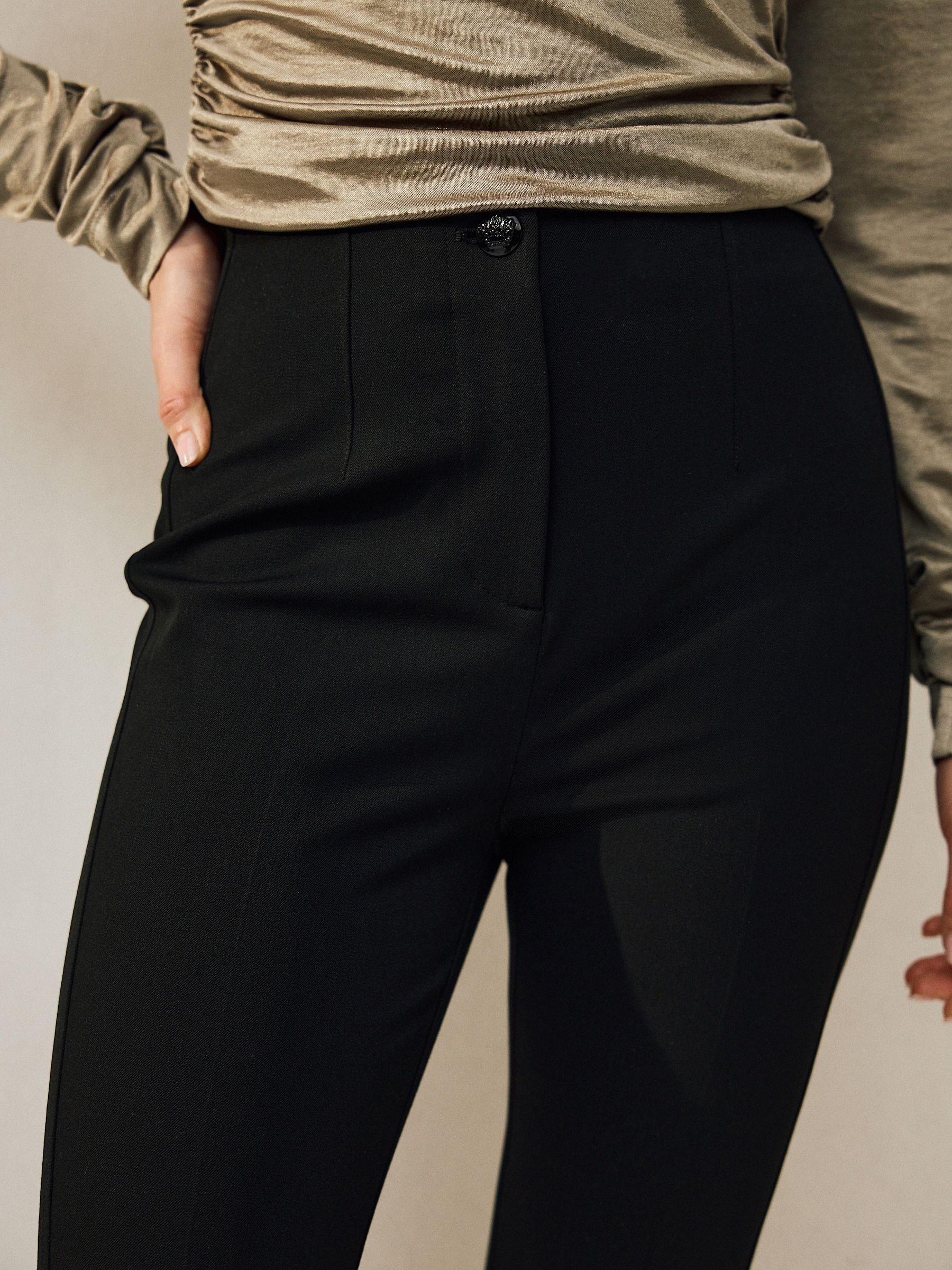 Zwart - Corrigerende broek met grote zakken