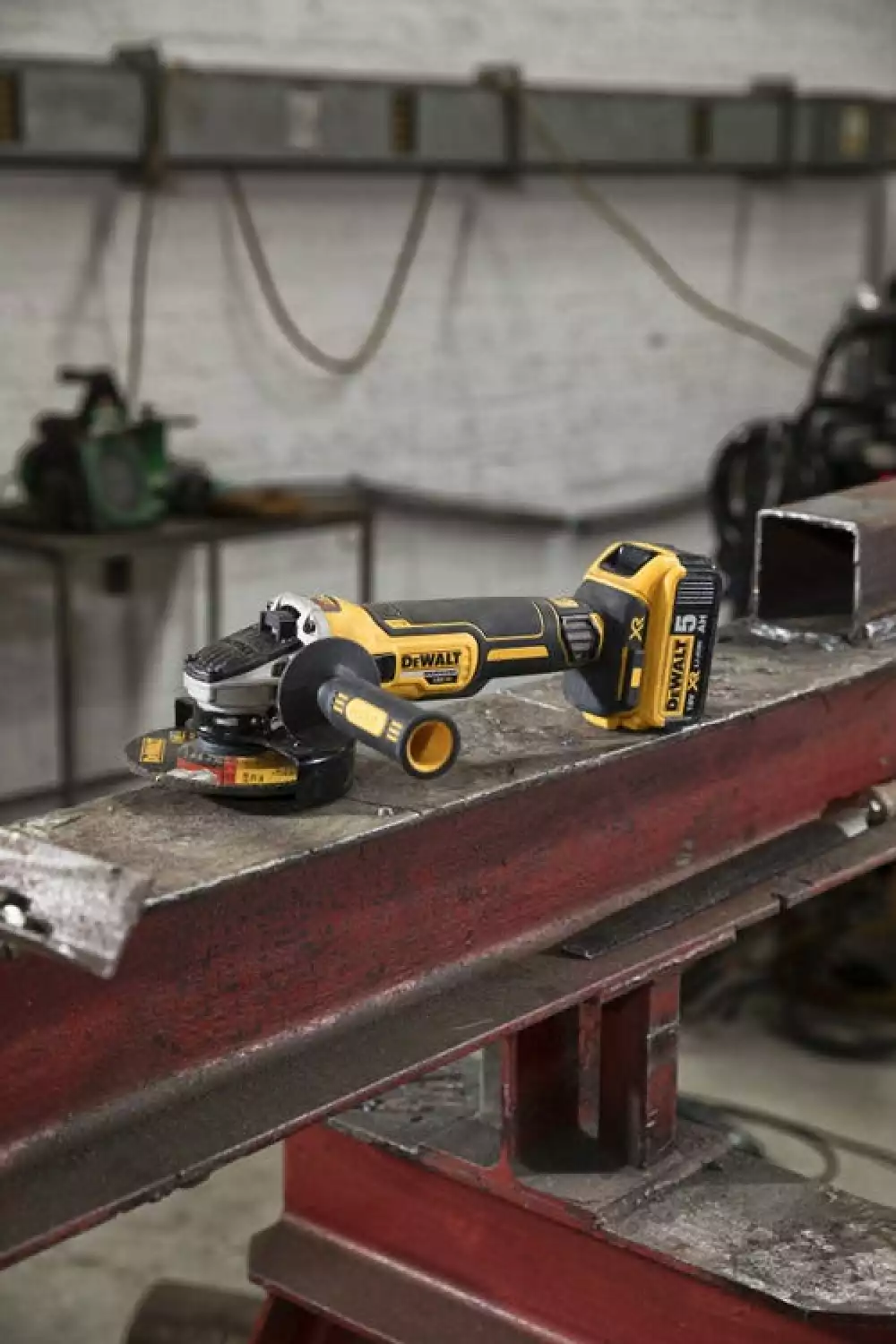 DeWALT DCG405NT 18V Li-Ion accu haakse slijper body in TSTAK - 125mm - koolborstelloos