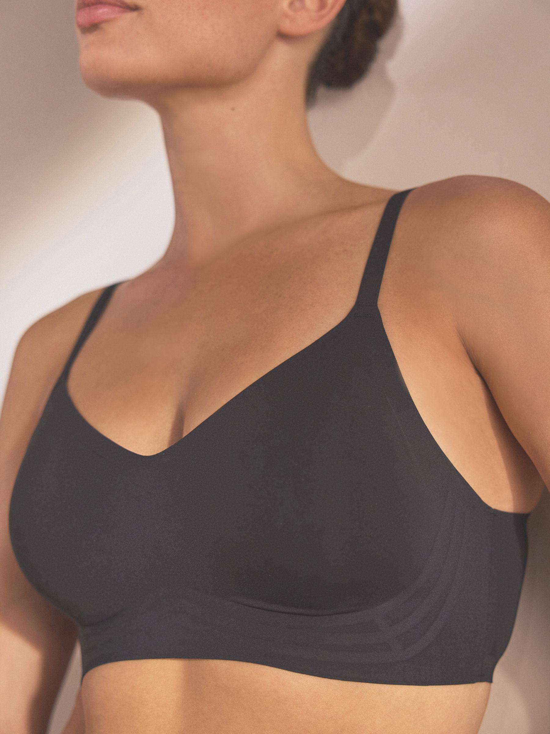 Zwart - Gladstrijkende beha's zonder beugel met lichte vulling voor ultiem comfort