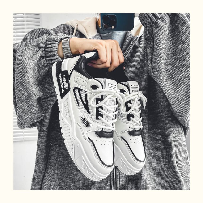 Deepwood - Veterschoenen met letters en platform