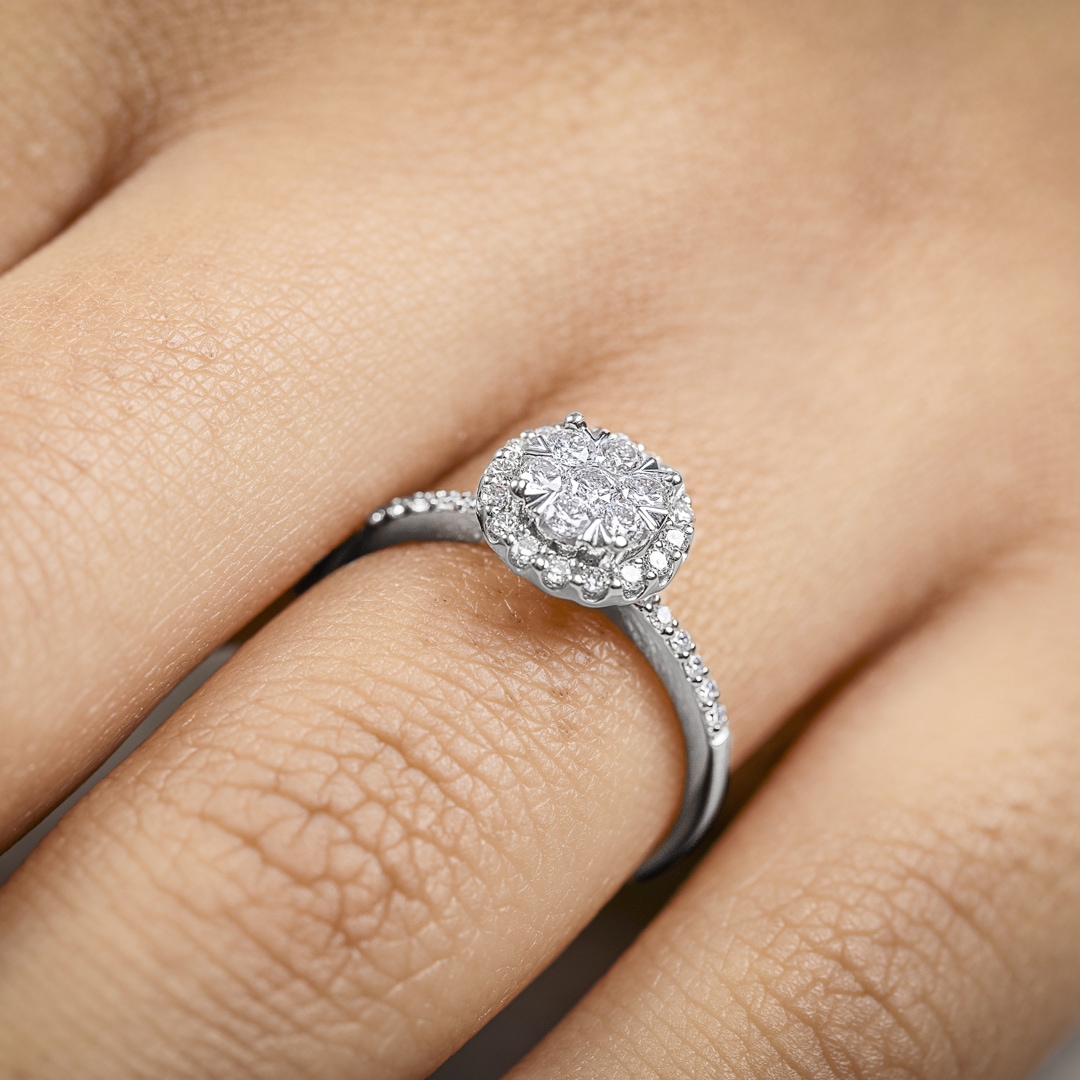 0.50 Karat Diamanten Halo Verlobungsring 750/18 K Weissgold