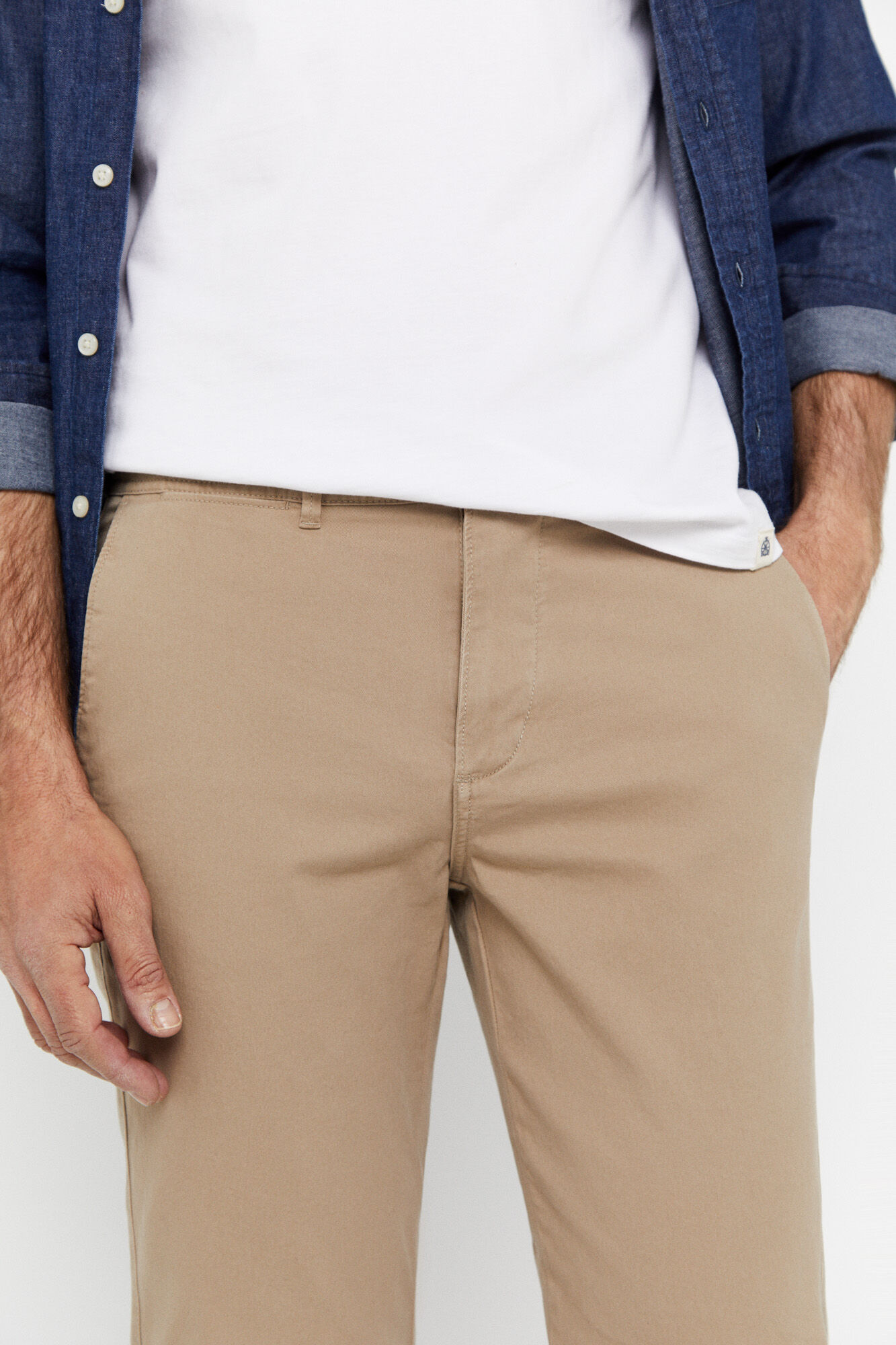 Calça chino de corte regular - Bege