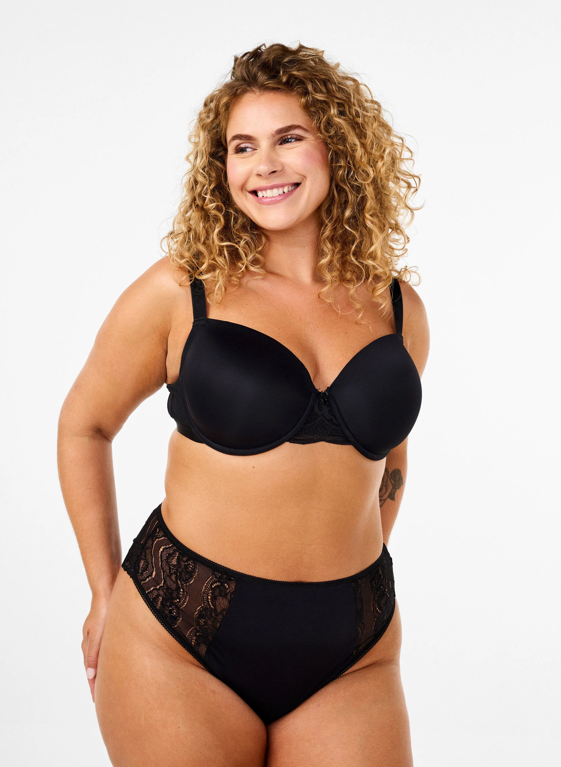Blonde brazilian trusse i microfiber