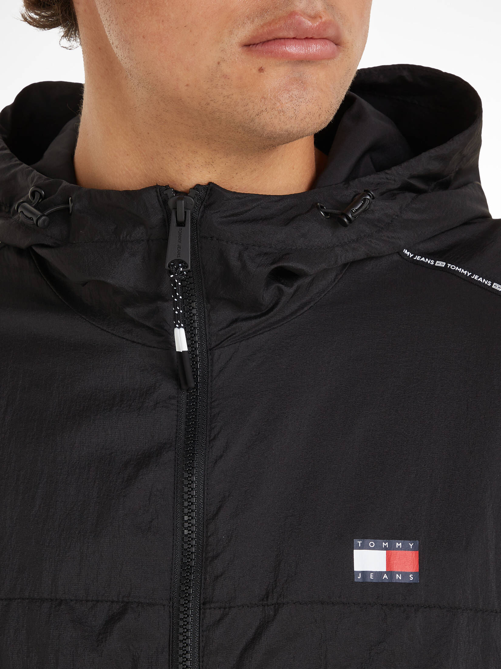 Tommy Jeans| Herren Jacke mit Kapuze TJM CHICAGO TAPE WINDBREAKER EXT