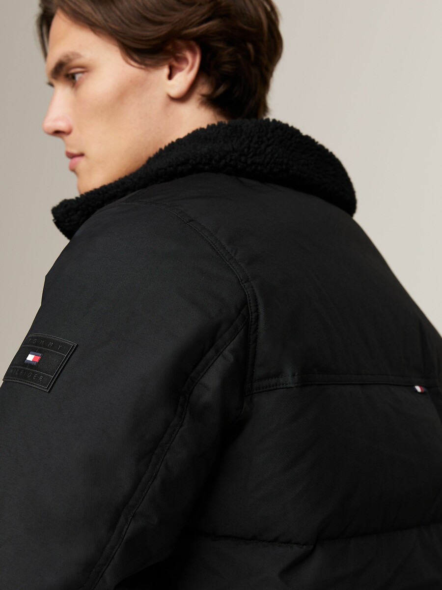 TOMMY HILFIGER<br>Parka curta, repelente à água e isolante