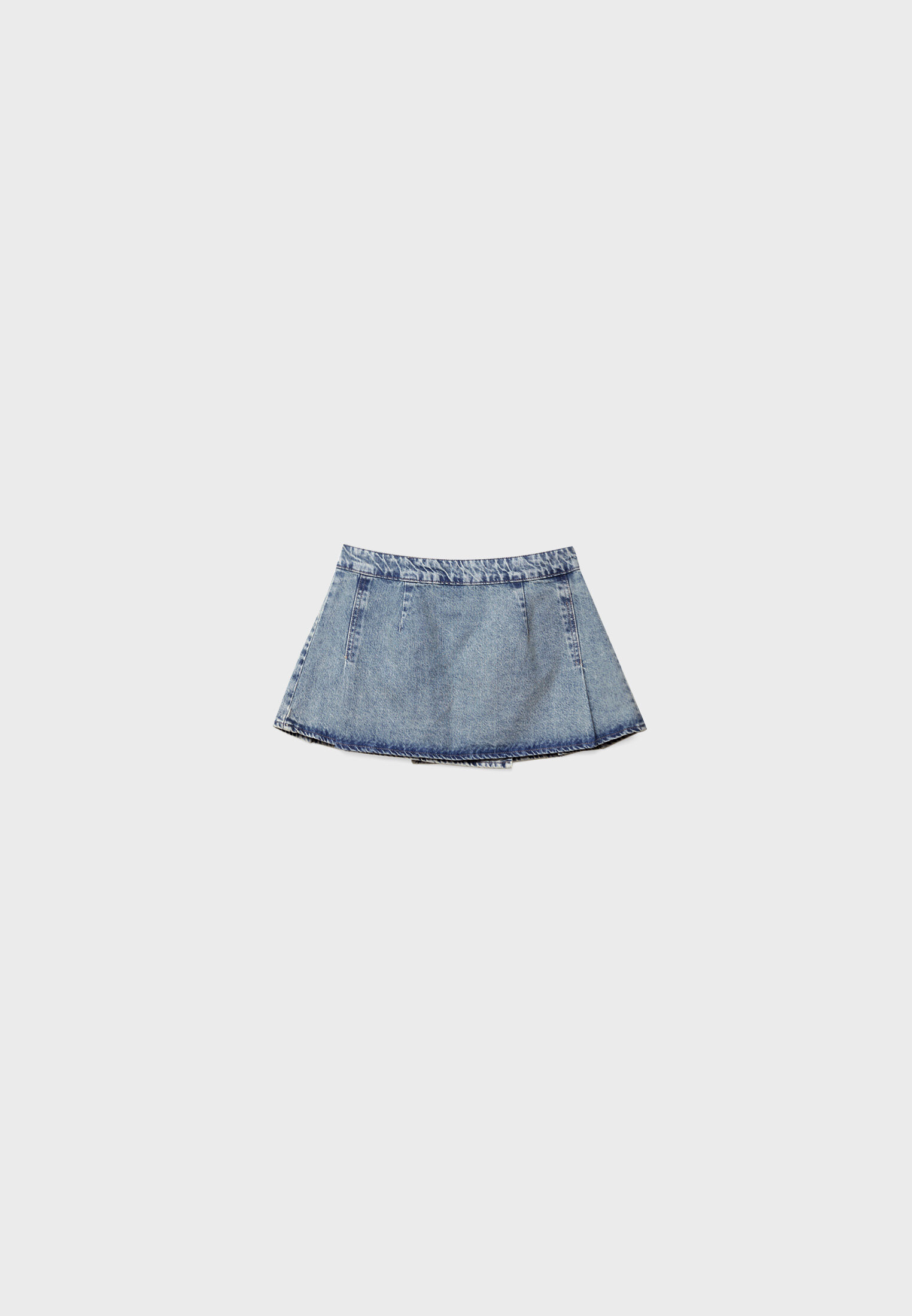 Minissaia jeans com fivelas