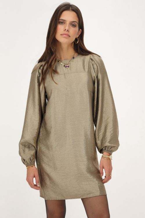 Bronzen jurk met pofmouwen en strikjes