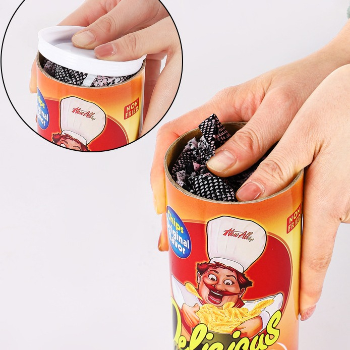 (Ø7.5x22cm) Kartoffelchips Pop-up Dose Lustiger Spielzeug Prank Springende Schlange Scherzartikel - Delicious Chips
