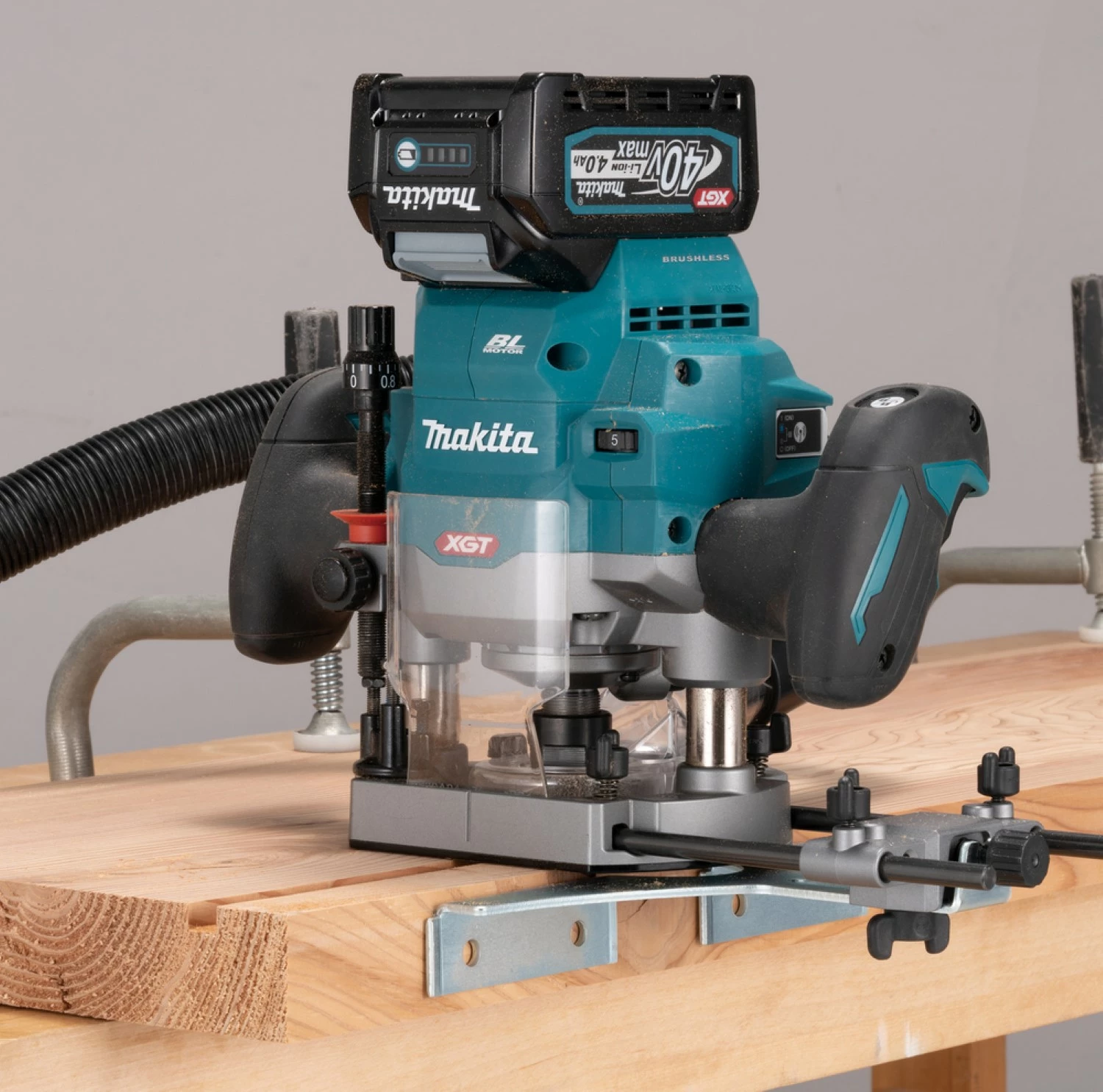 Makita RP001GZ02 XGT 40V Max Bovenfrees body in Mbox - 1900W - 12 mm