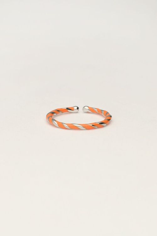 Gedraaide ring met oranje