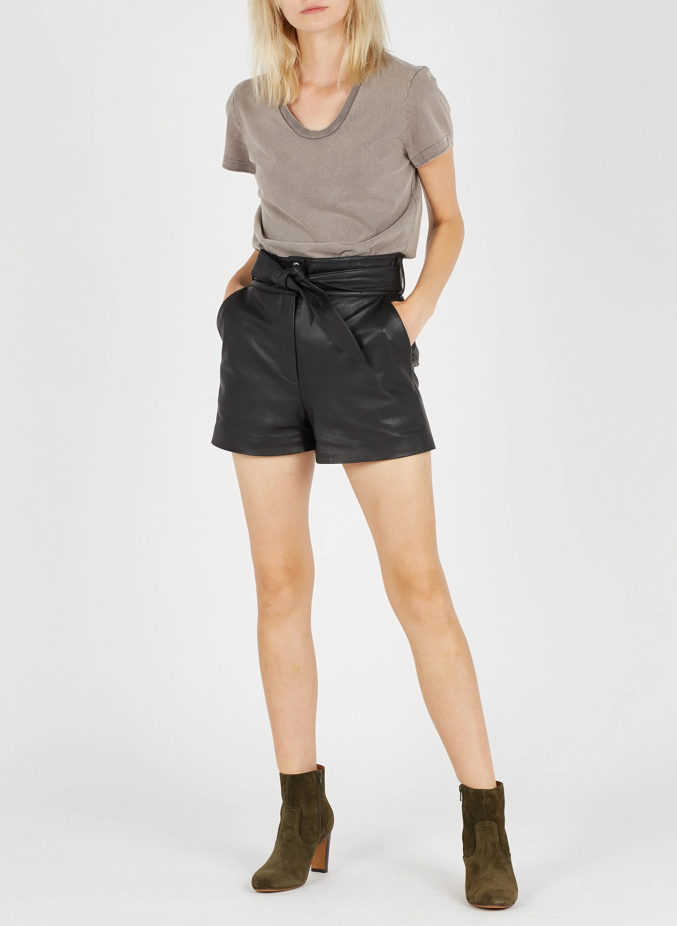 Short ceinturé en cuir | Noir