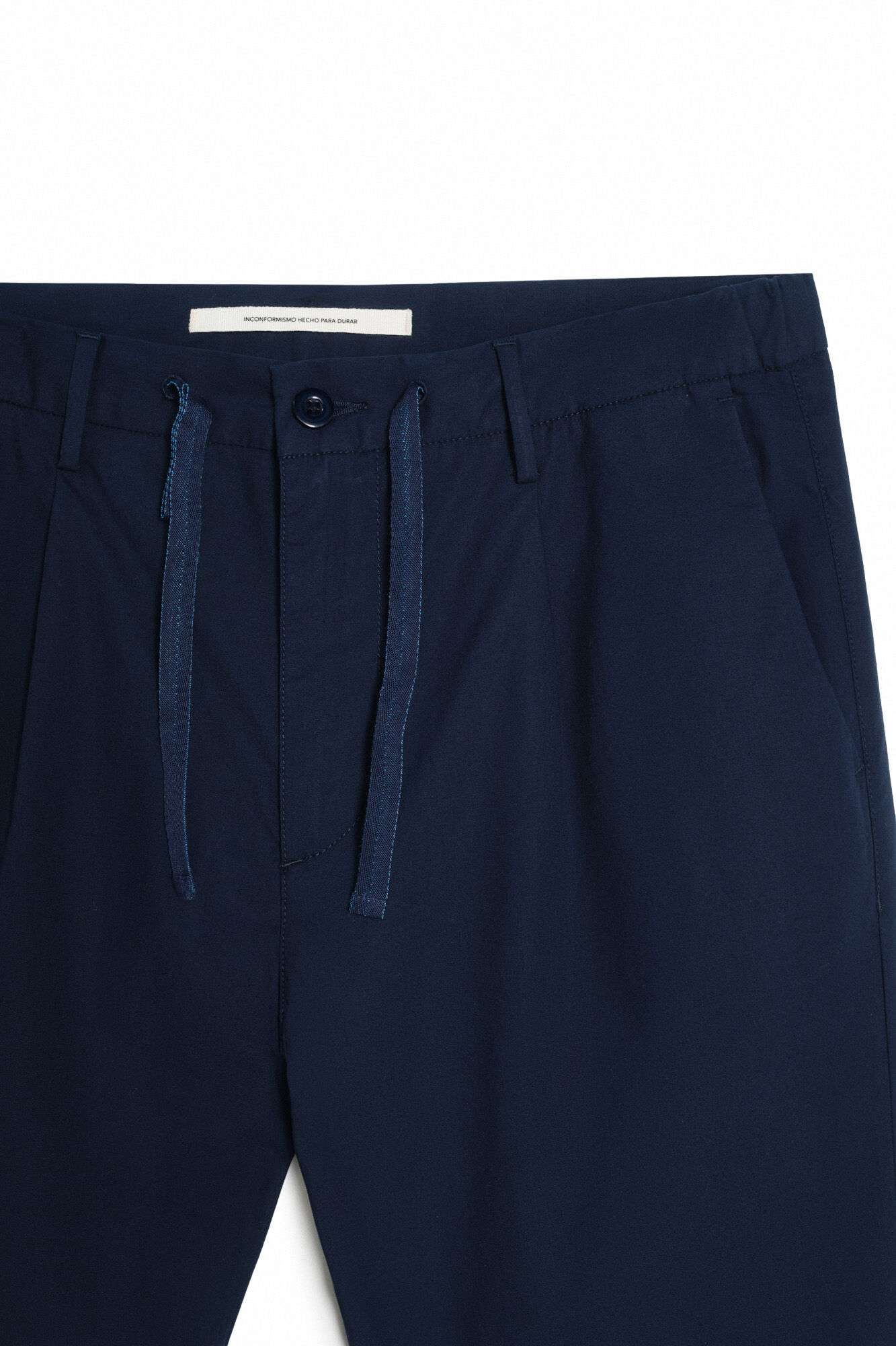 Calça chino de corte regular com cordão. - Azul marinho