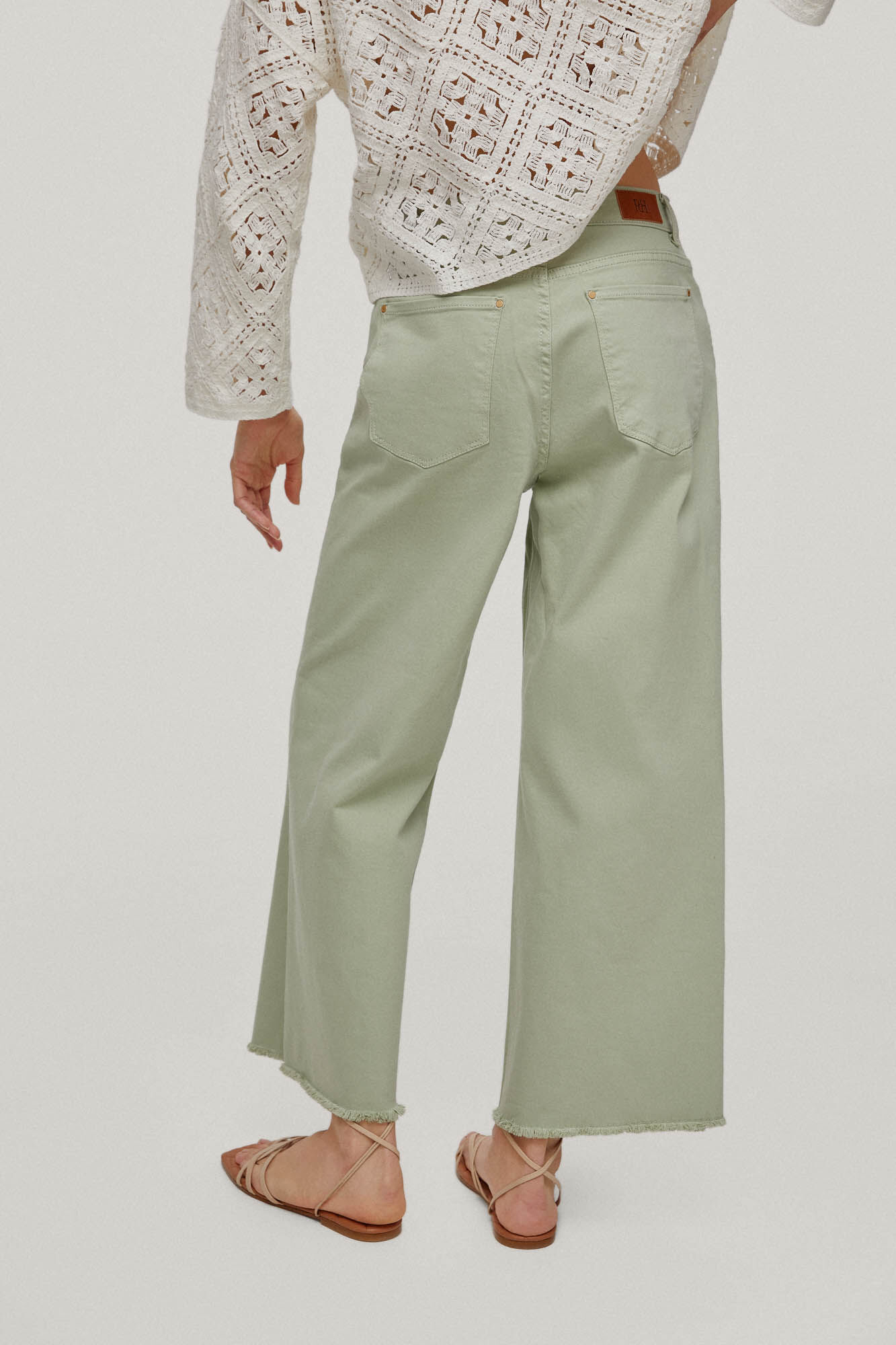 Calça jeans cropped de perna larga com 5 bolsos - Verde