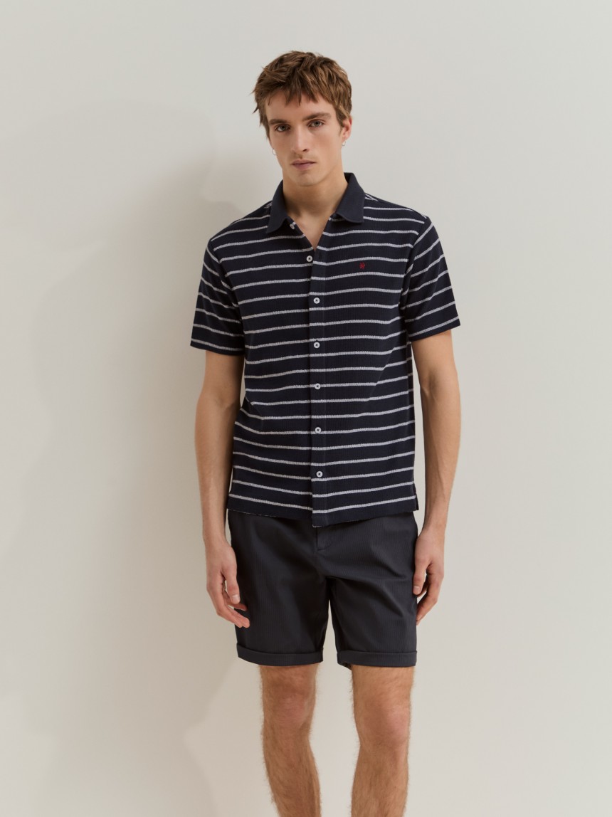 Polo camisa às riscas de manga curta