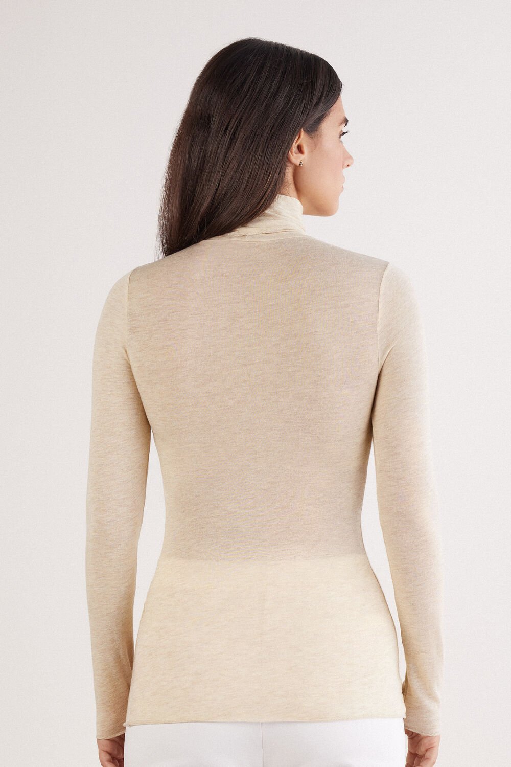 Blusa ultraleve de gola alta em modal e cashmere