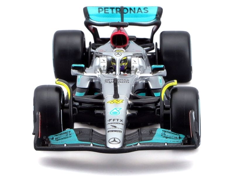 BBurago Mercedes-AMG F1 W13 Hamilton 2022 1:43 Sammlermodell im Massstab 1:43