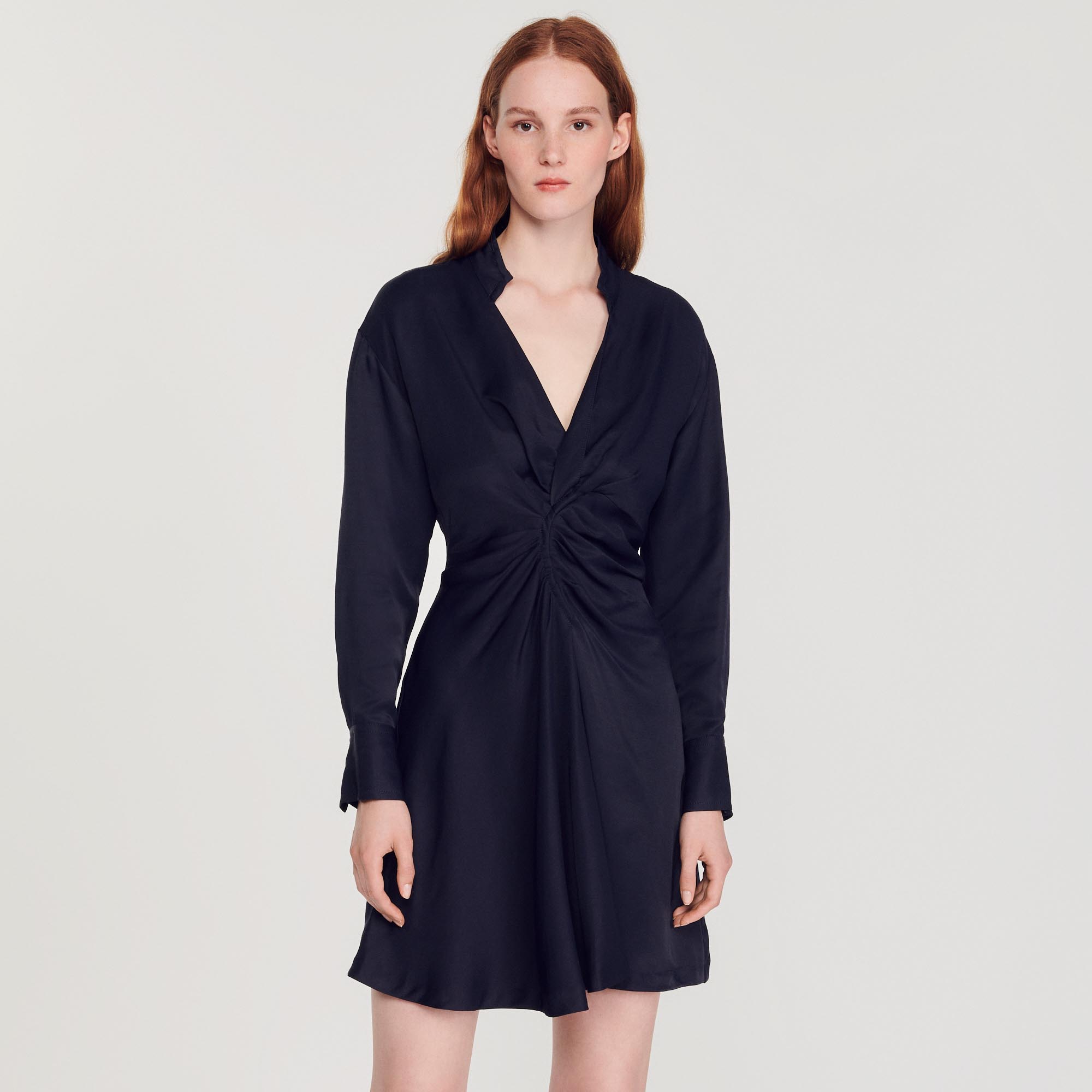 Robe courte á manches longues
