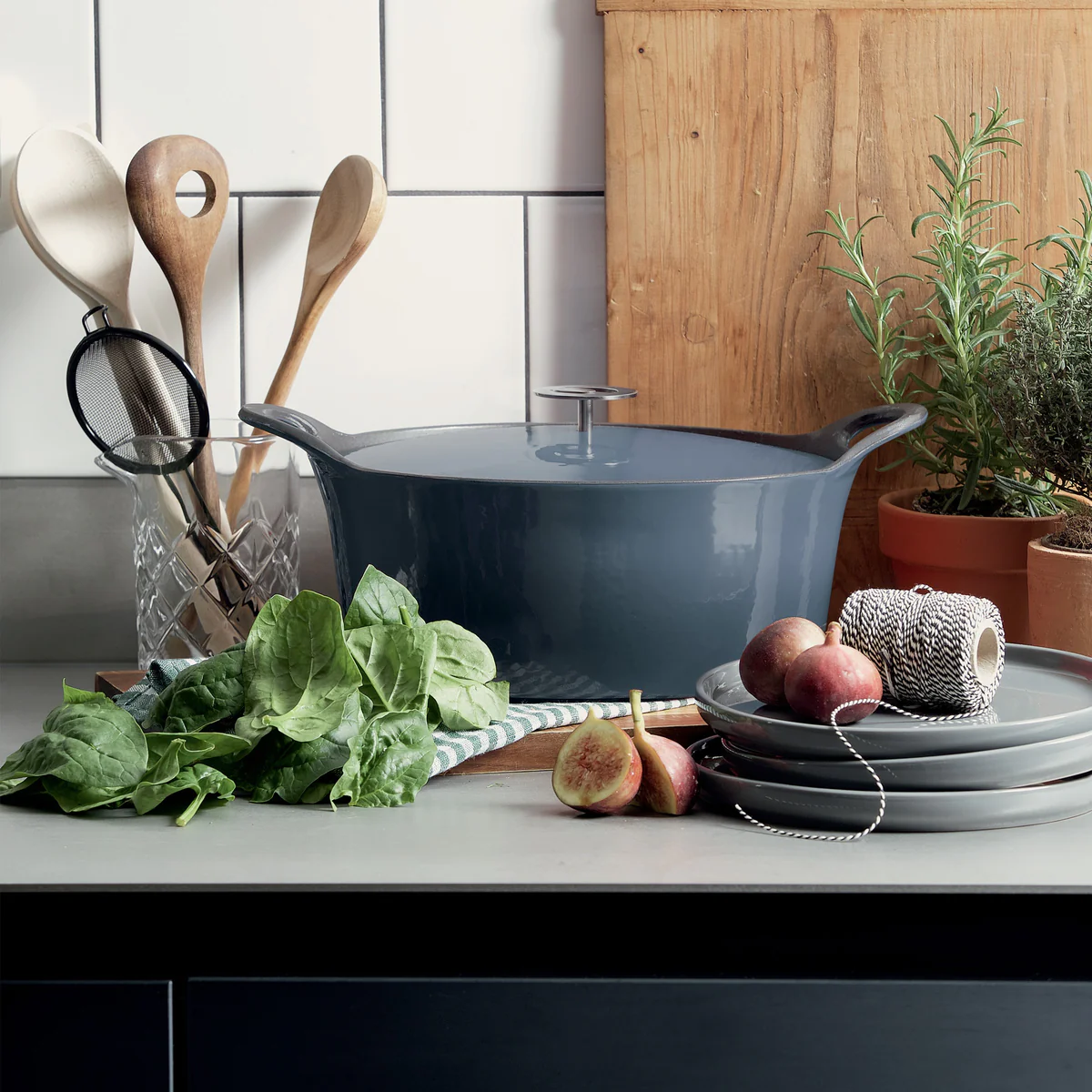 Volcan - Cocotte ovale 29cm fonte de fer émaillée bleu denim avec couv