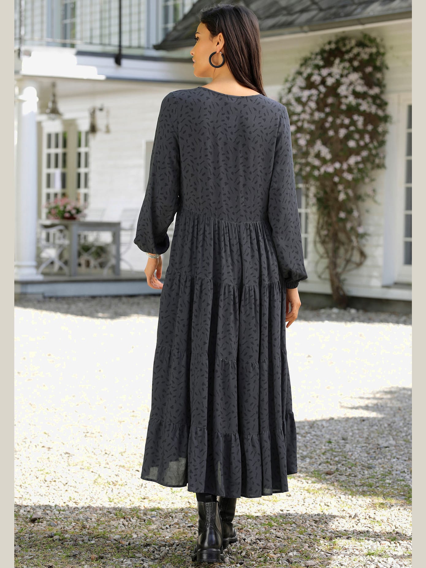 Robe longue avec encolure en v