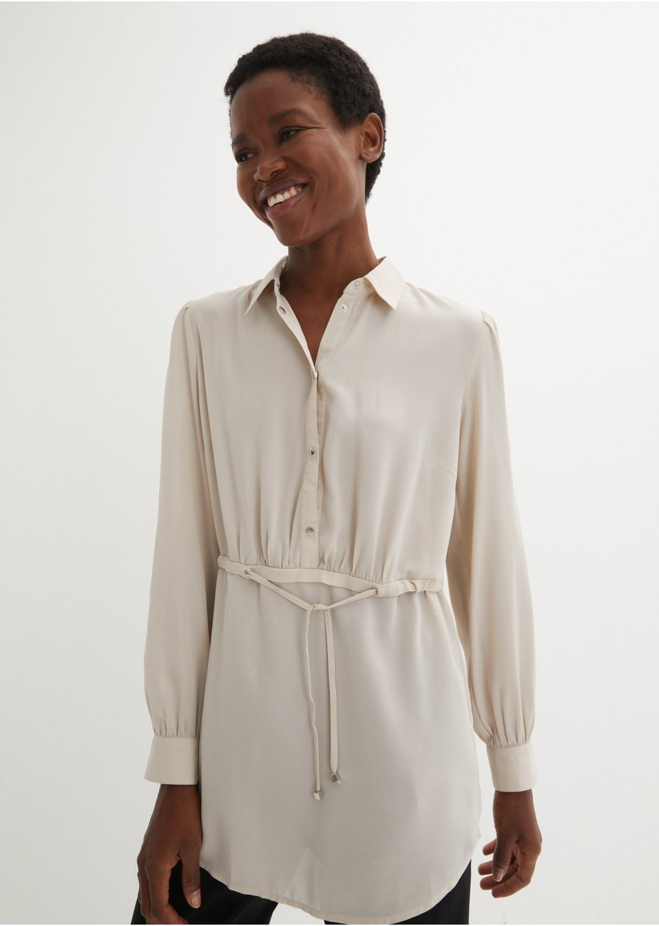 Blouse avec fronçage à la taille
